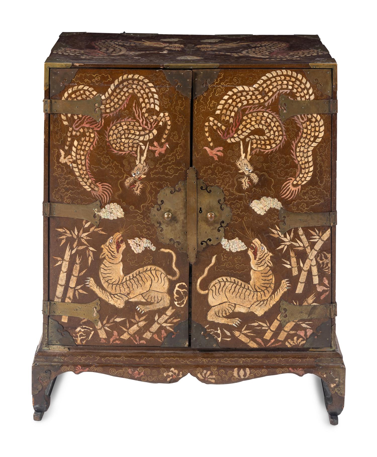 A Fine Korean Mother-of-Pearl, Shagreen, and Wire Inlaid Two-Door Chest, Joseon Period 李氏朝鮮 黑漆鑲螺鈿方角櫃
