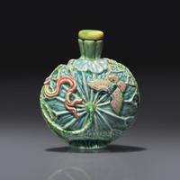 A Chinese Molded and Enameled Porcelain "Lotus and Butterflies" Snuff Bottle, Qing Dynasty, Circa 1780-1850 — 1780-1850年 粉彩模印荷葉蝴蝶紋鼻煙壺