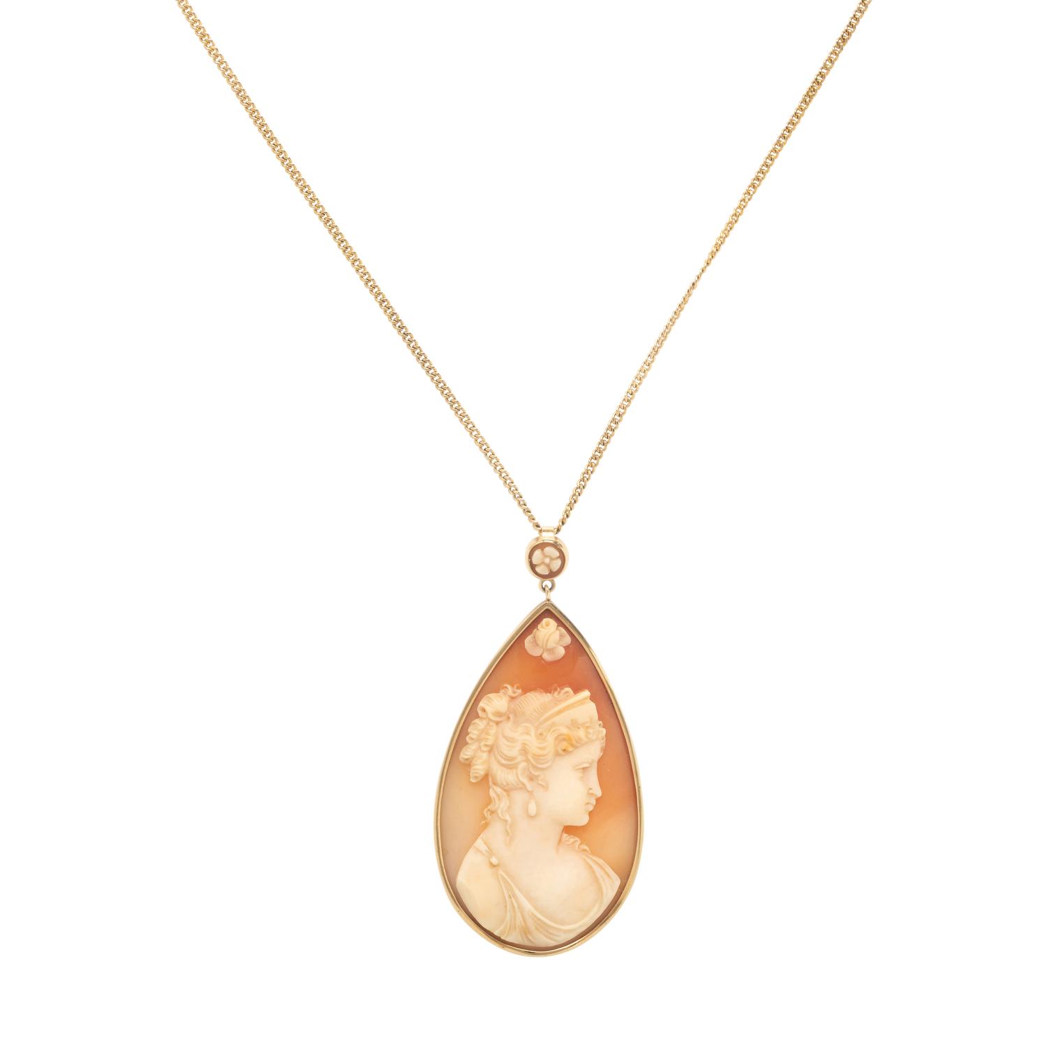 Cameo and Yellow Gold Pendant Necklace