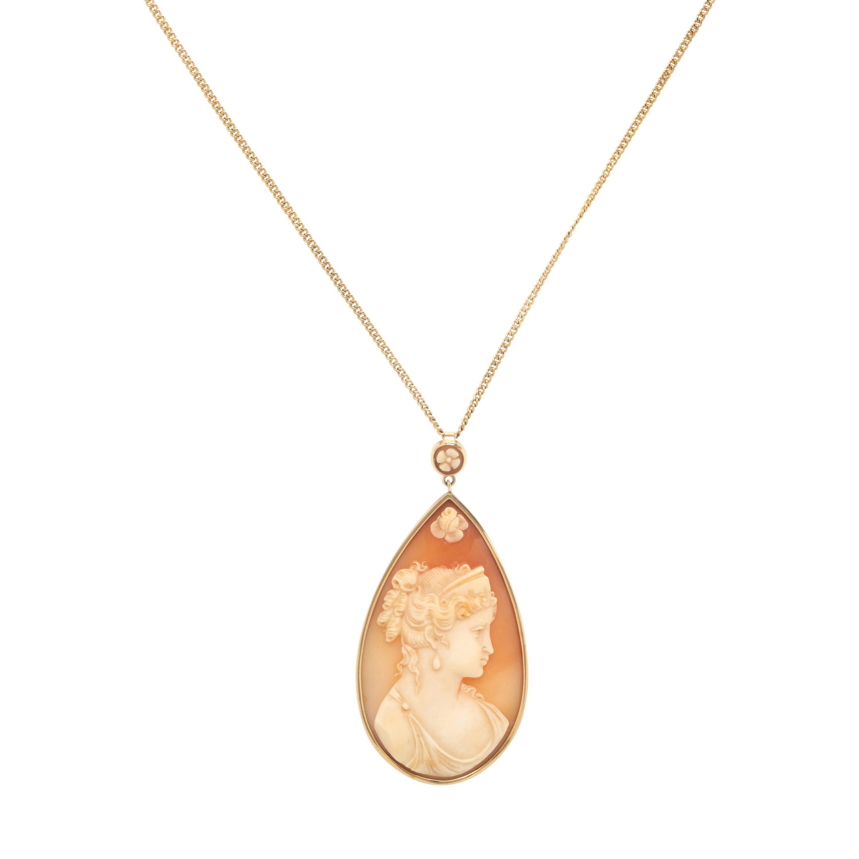 Cameo and Yellow Gold Pendant Necklace