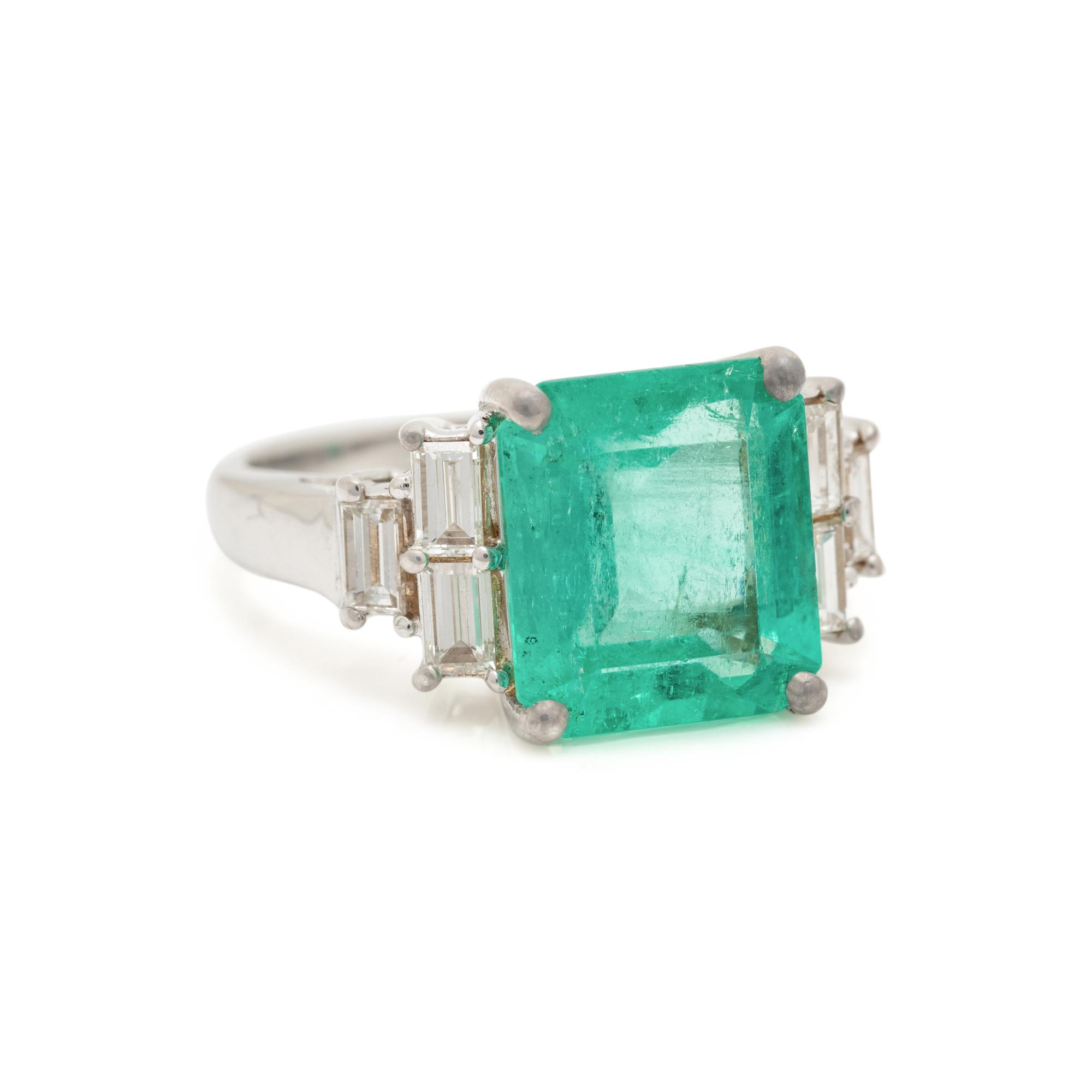 EMERALD AND DIAMOND RING
