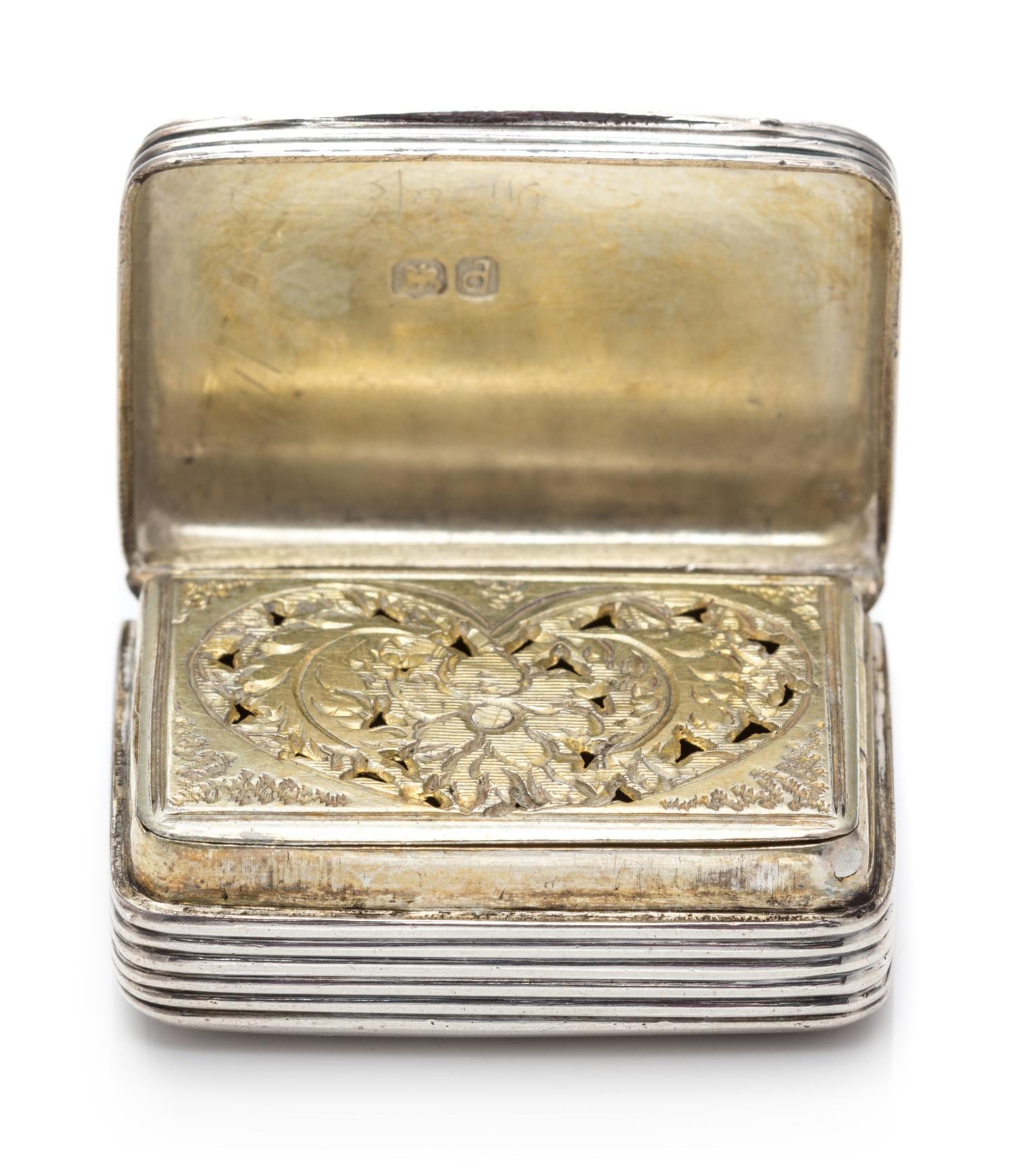 A George III Silver Vinaigrette, Likely William Esterbrook, London, 1819, the lid and underside worked with engine turned decoration, t