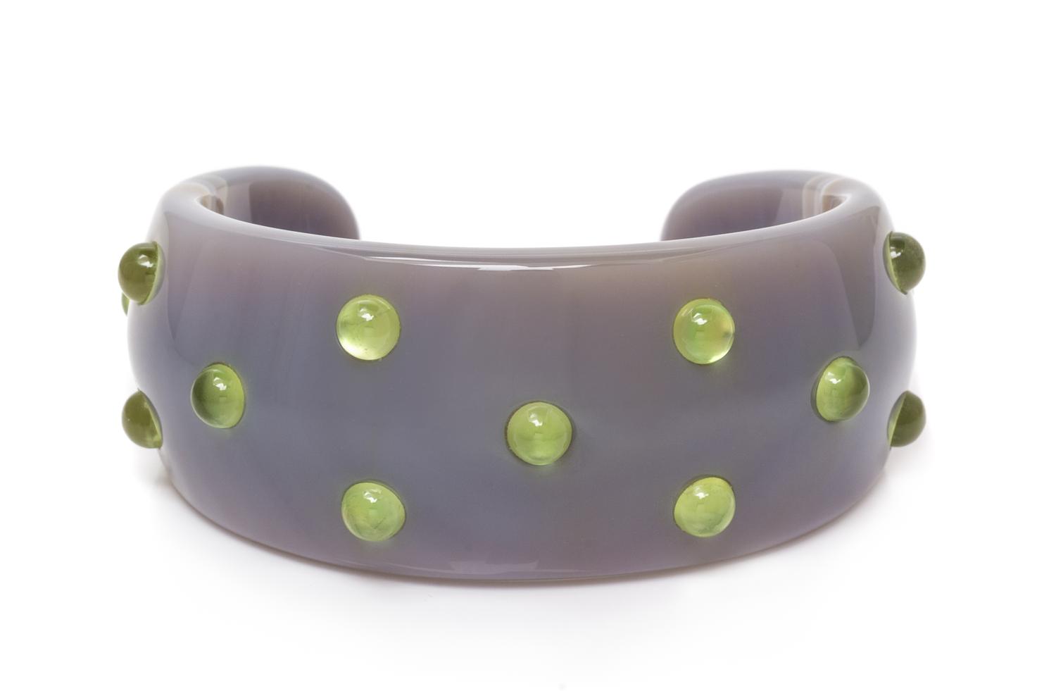 A Grey Agate and Peridot Cuff Bracelet, 44.10 dwts.