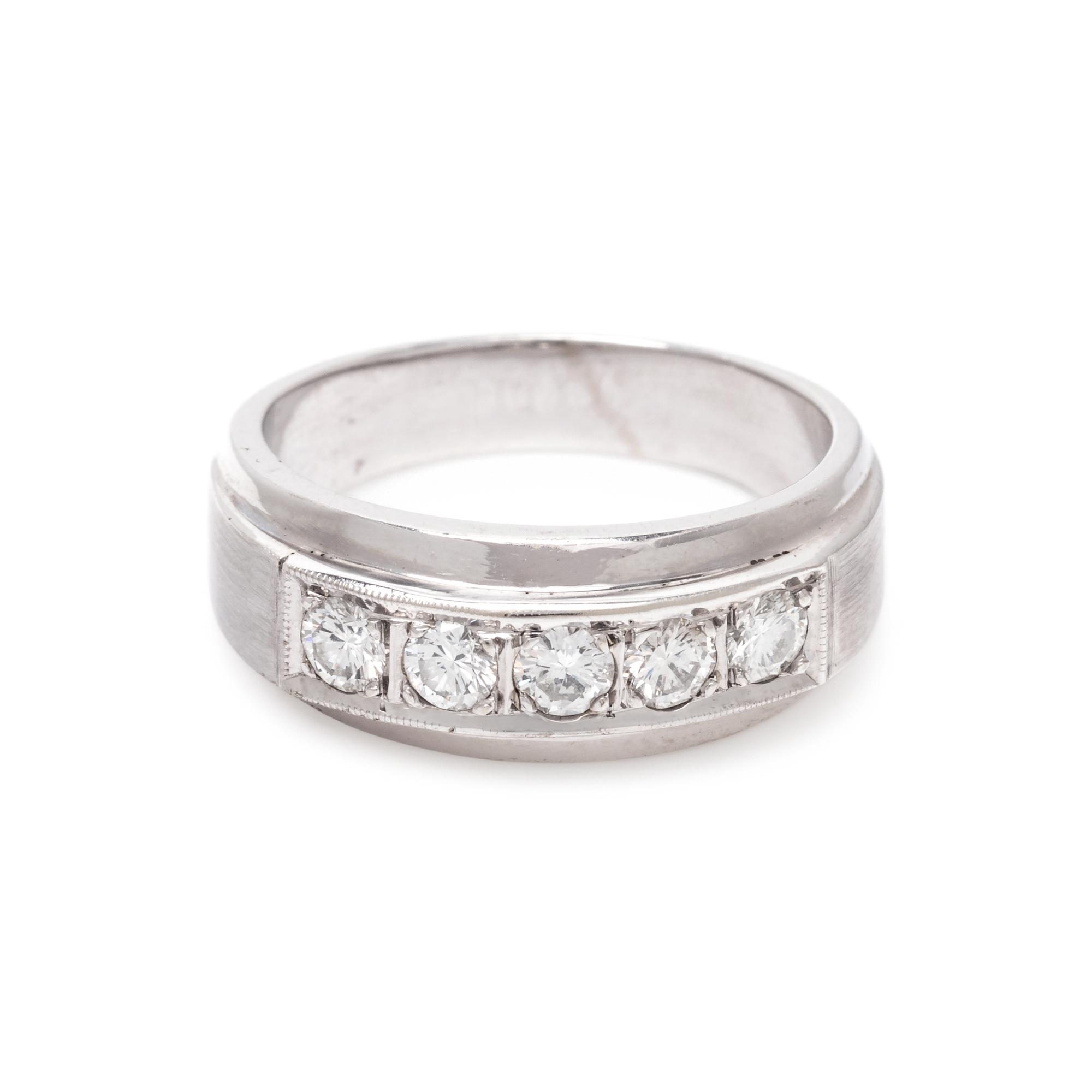 WHITE GOLD AND DIAMOND RING