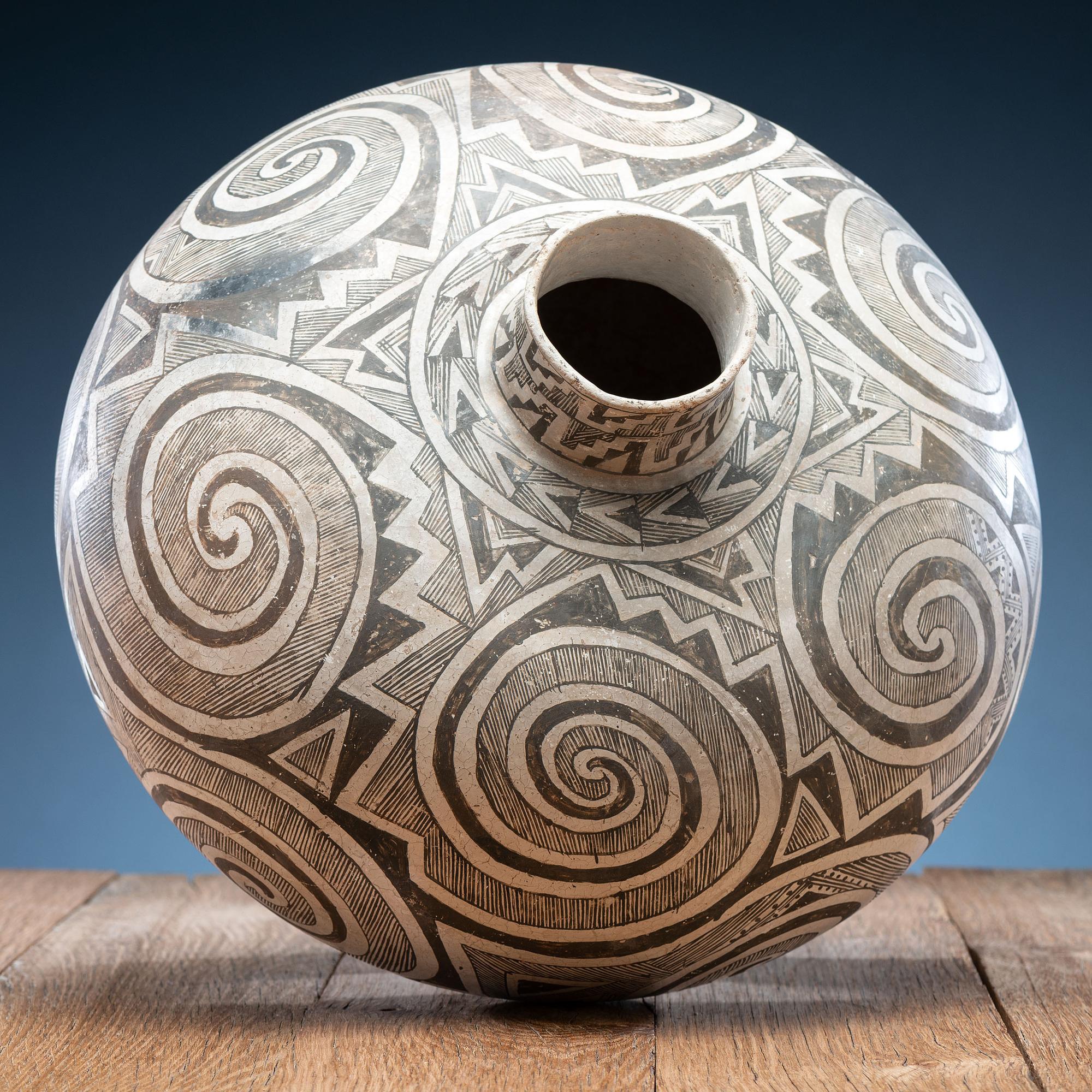Tularosa, Black-on-White Pottery Olla