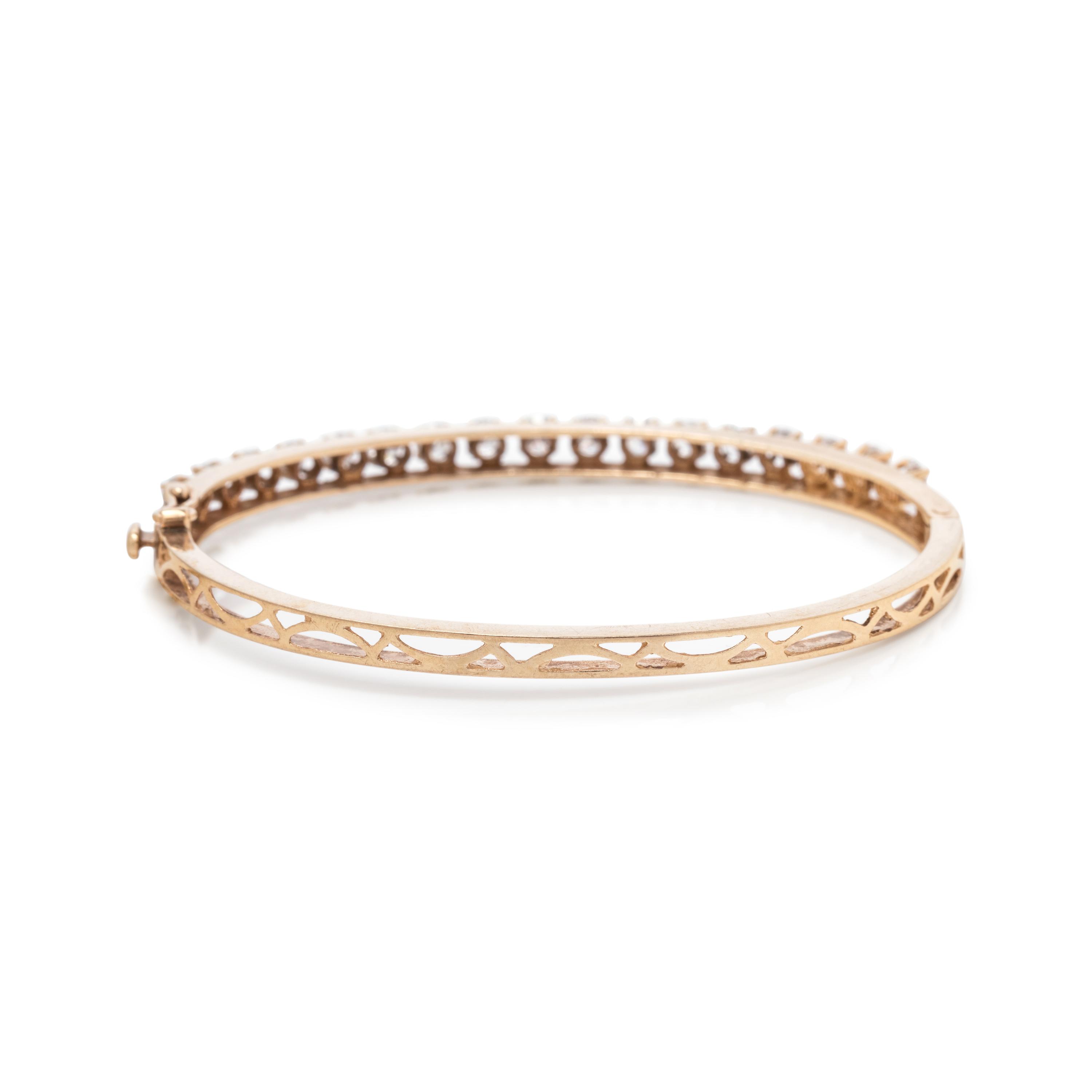 YELLOW GOLD AND DIAMOND BANGLE BRACELET
