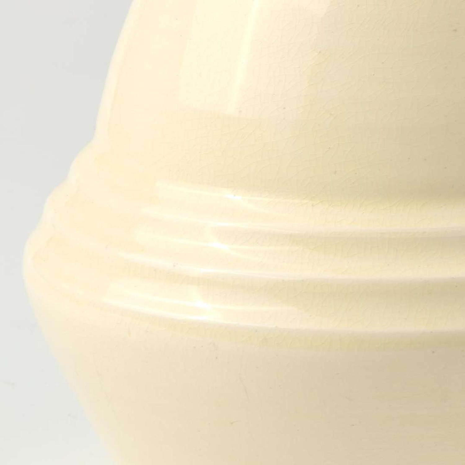 A Wedgwood Keith Murray (1892-1981) Designed Queensware Vase UK, 1930s