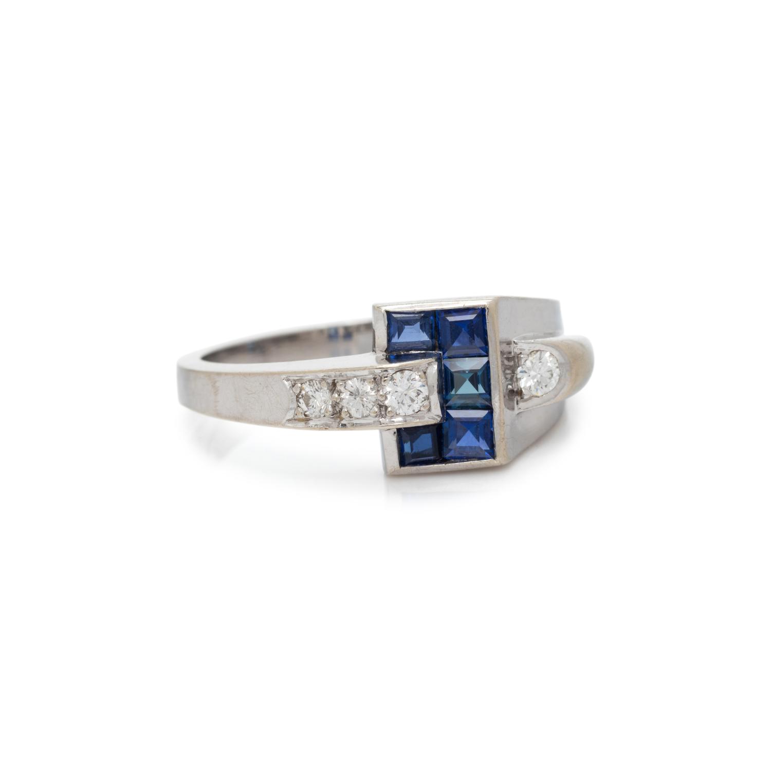 SAPPHIRE AND DIAMOND RING