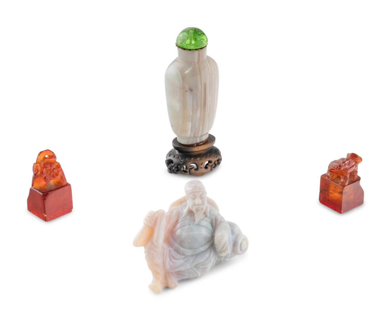 Four Chinese Hardstone Objects, 20th Century 近代 瑪瑙、琥珀把件四枚