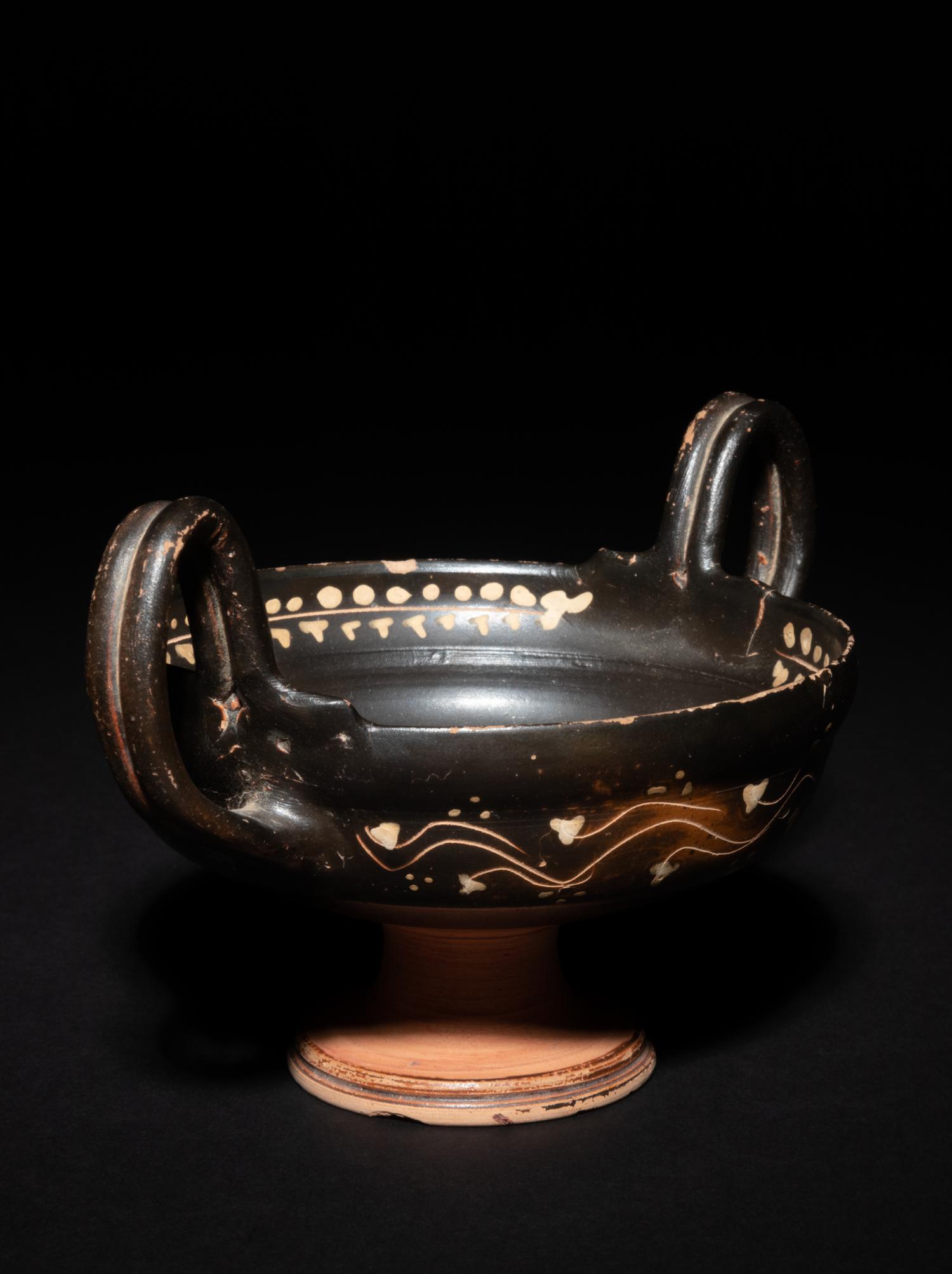 An Apulian Gnathian Ware Kantharos