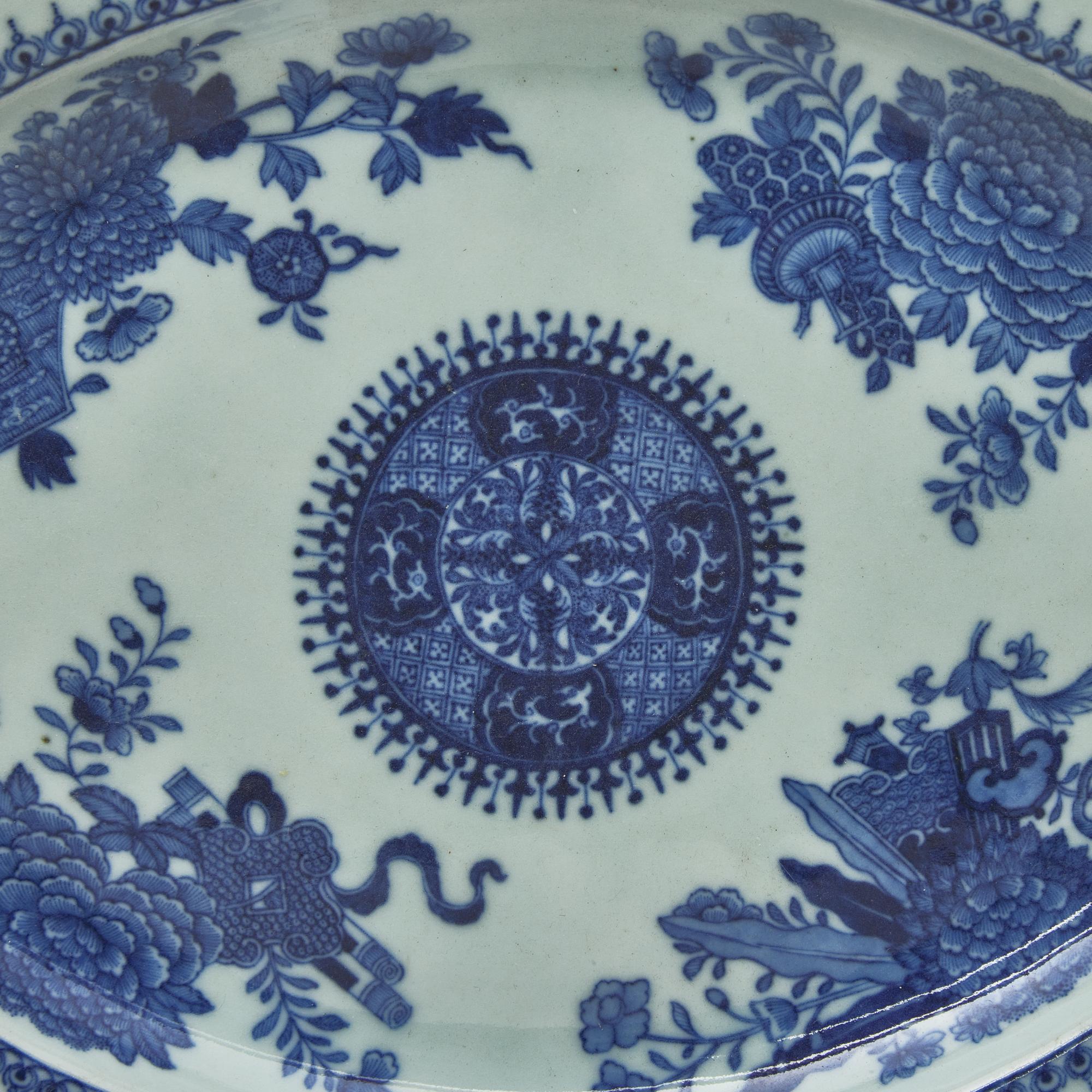 A Chinese Export Porcelain Fitzhugh Feather Edge Plate and Platter