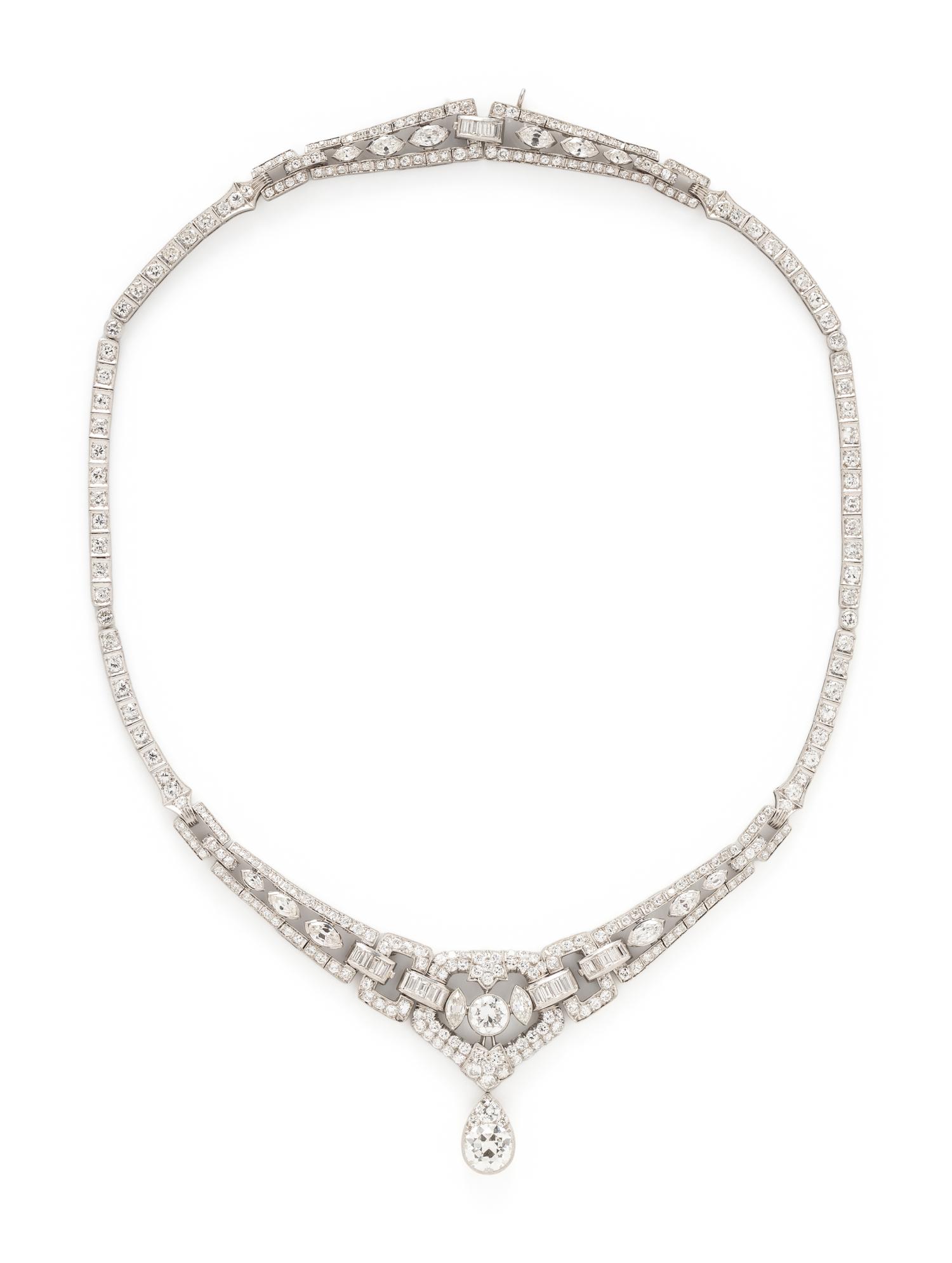 ART DECO, DIAMOND AND PLATINUM NECKLACE