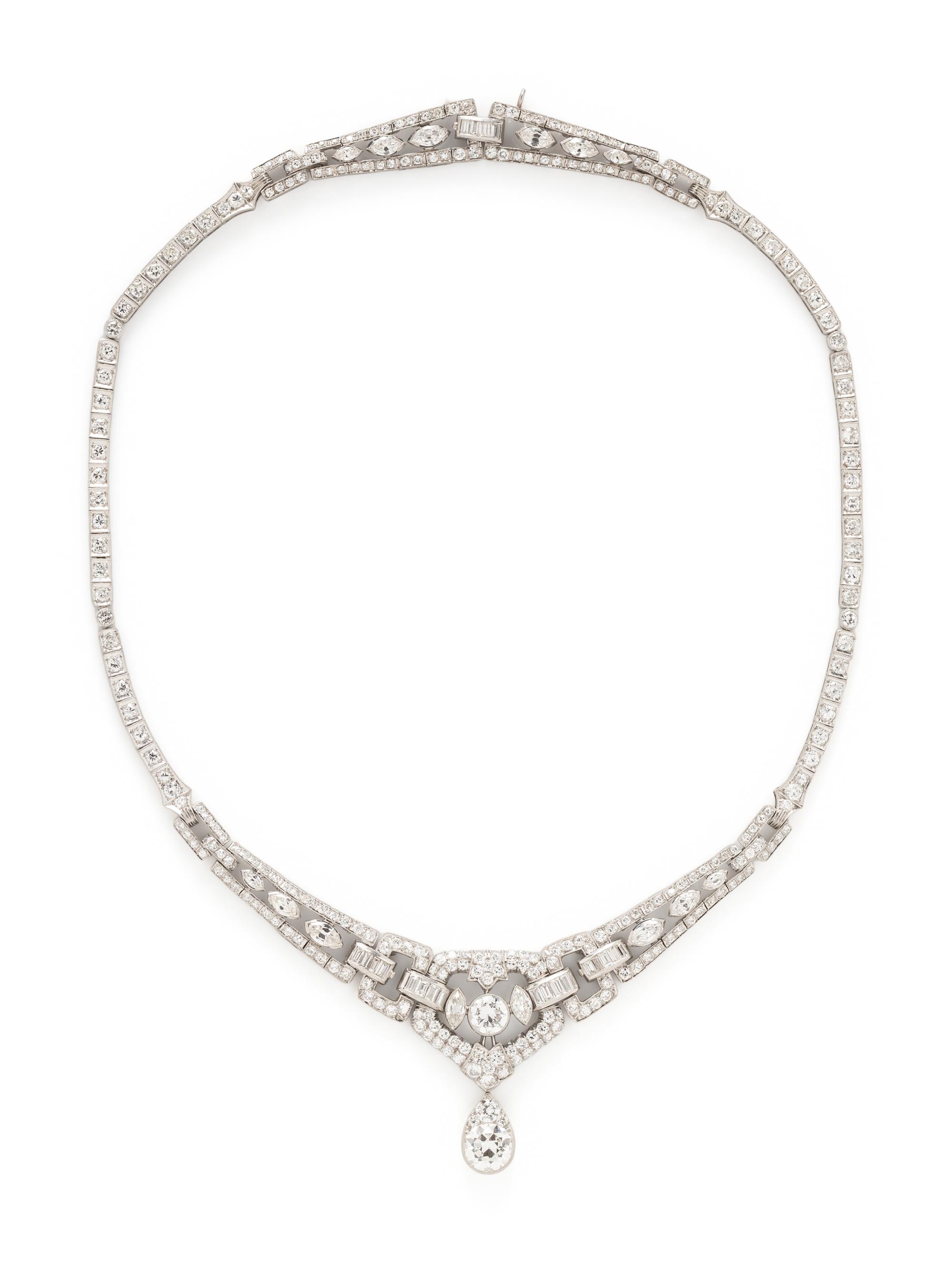 ART DECO, DIAMOND AND PLATINUM NECKLACE