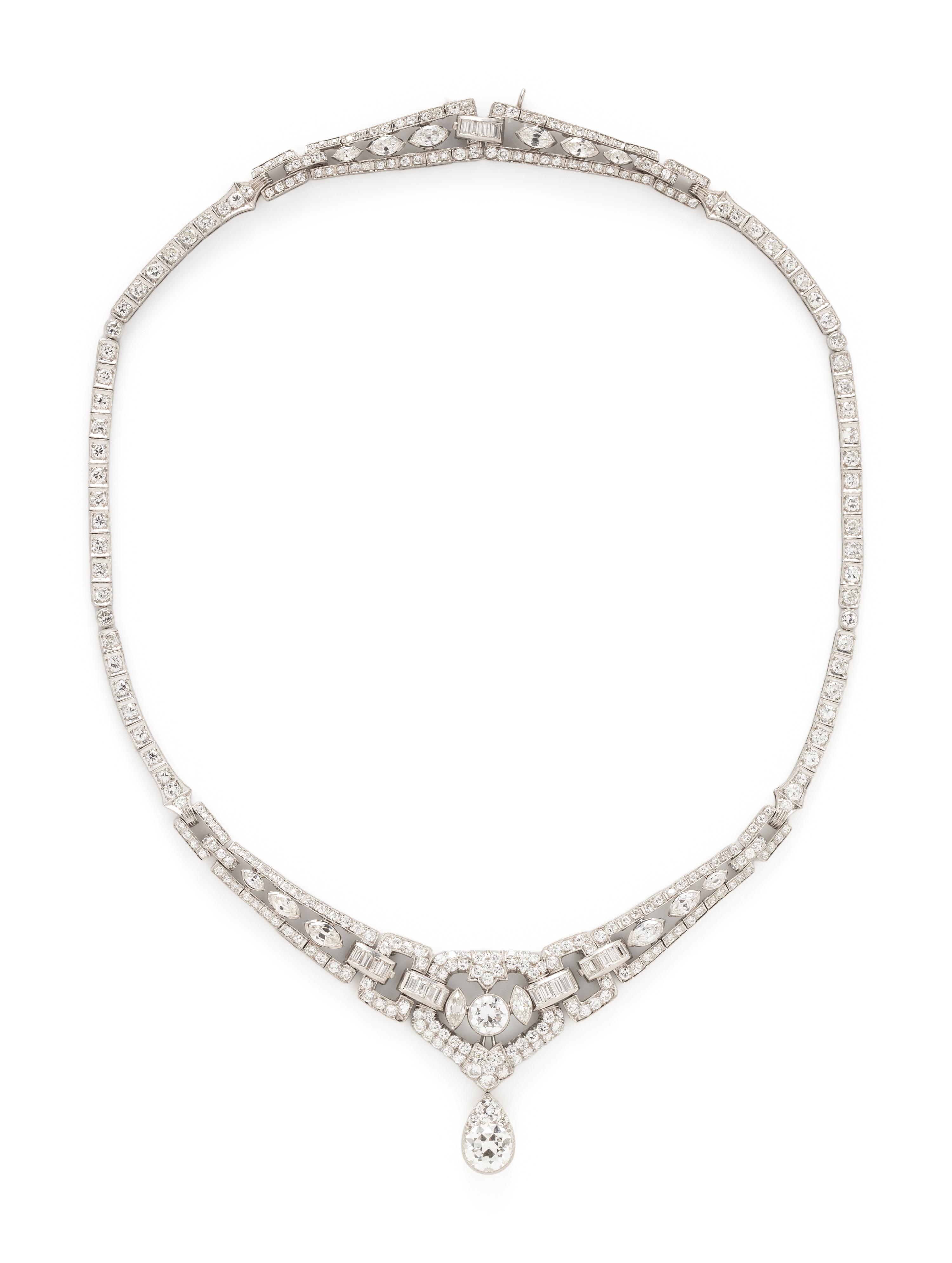 ART DECO, DIAMOND AND PLATINUM NECKLACE