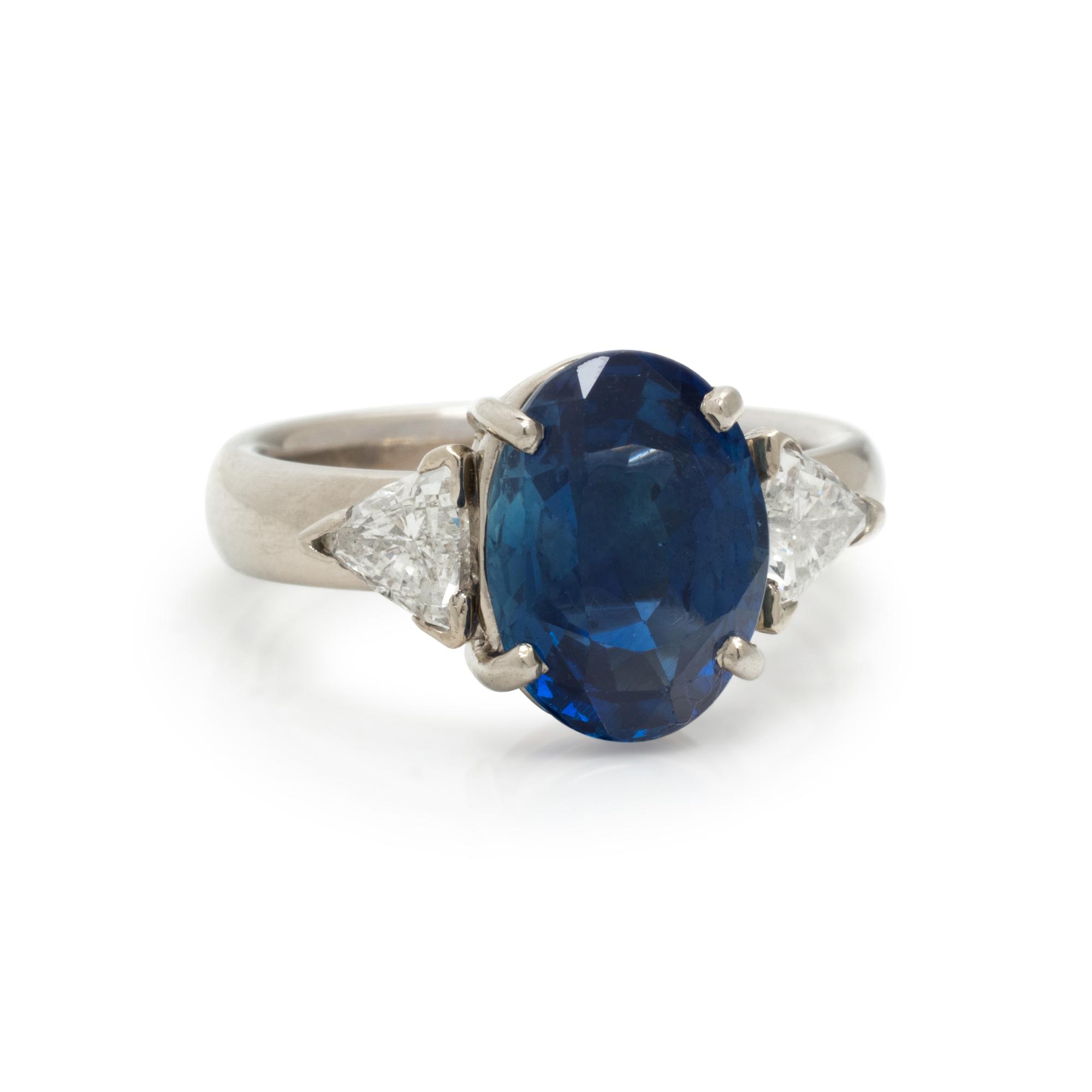 SAPPHIRE AND DIAMOND RING