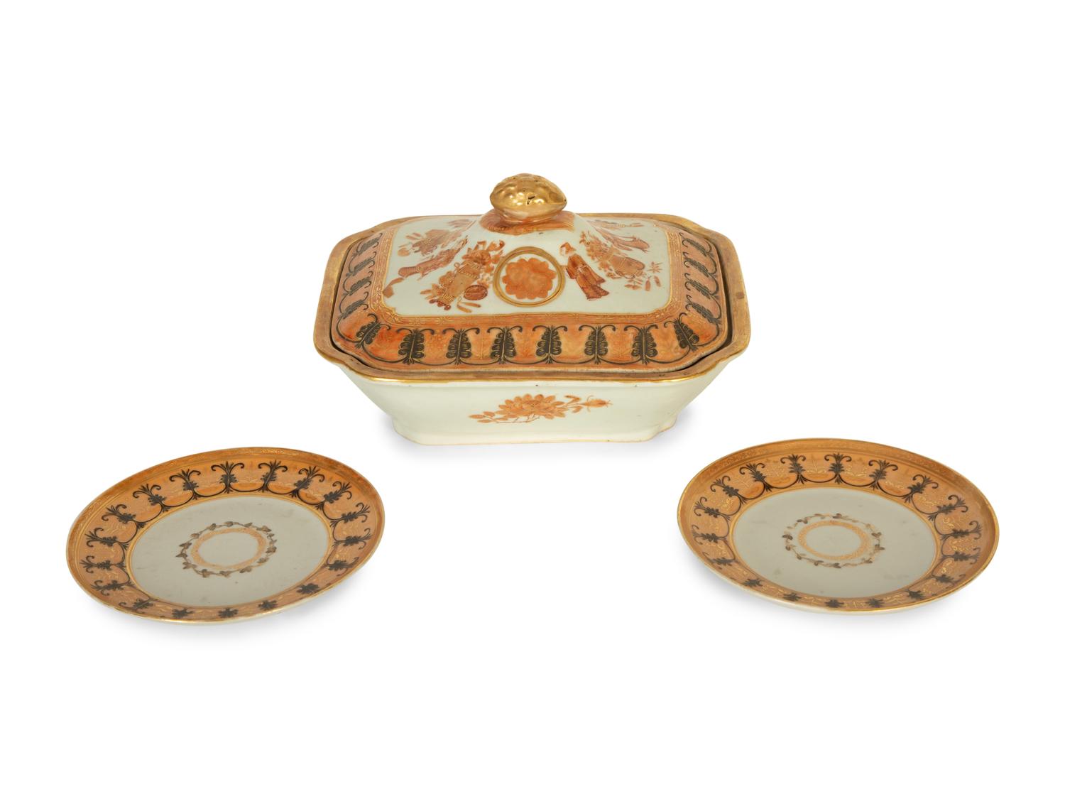 A Chinese Export Fitzhugh Covered Vegetable Dish and Two Side Plates