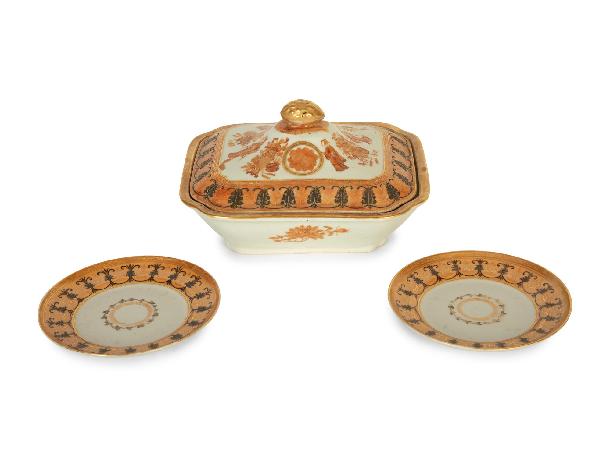 A Chinese Export Fitzhugh Covered Vegetable Dish and Two Side Plates