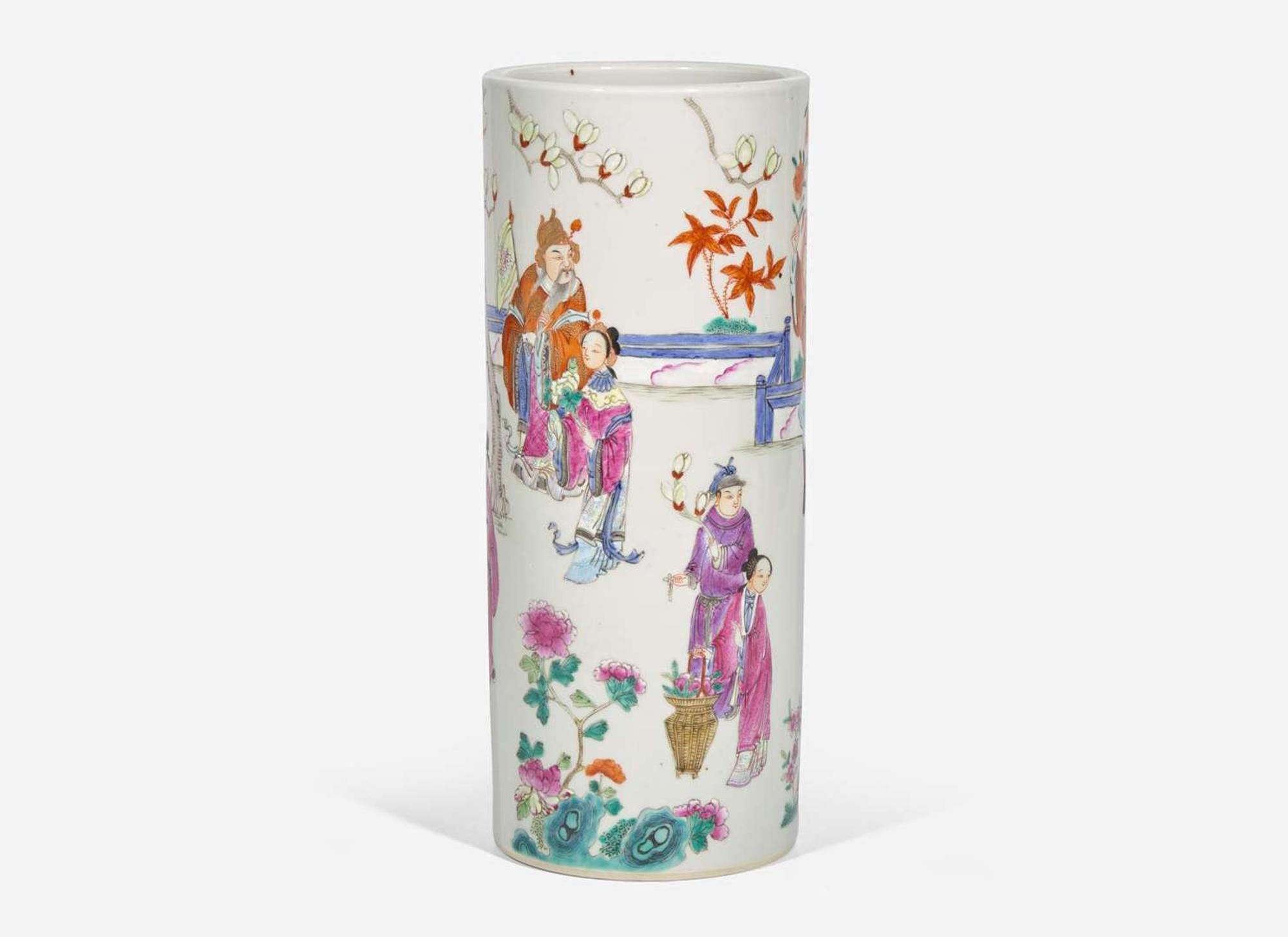 A Chinese famille rose-decorated cylindrical vase 粉彩花樽