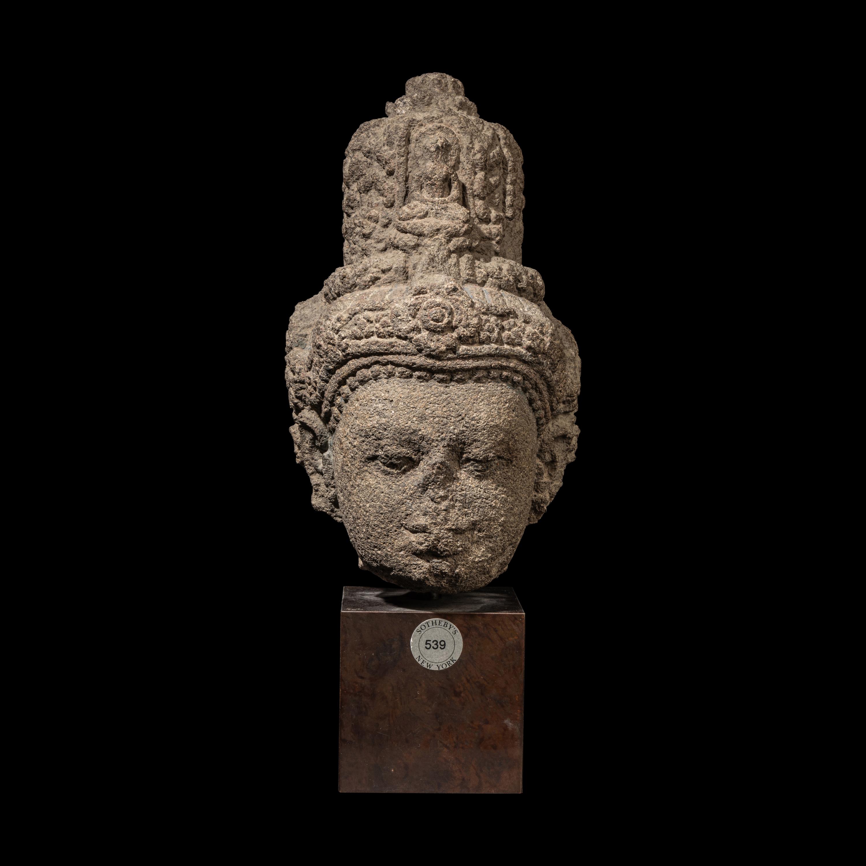 A Small Javanese Volcanic Head of Bodhisattva, 10th Century 十世紀 爪窪石雕菩薩頭像