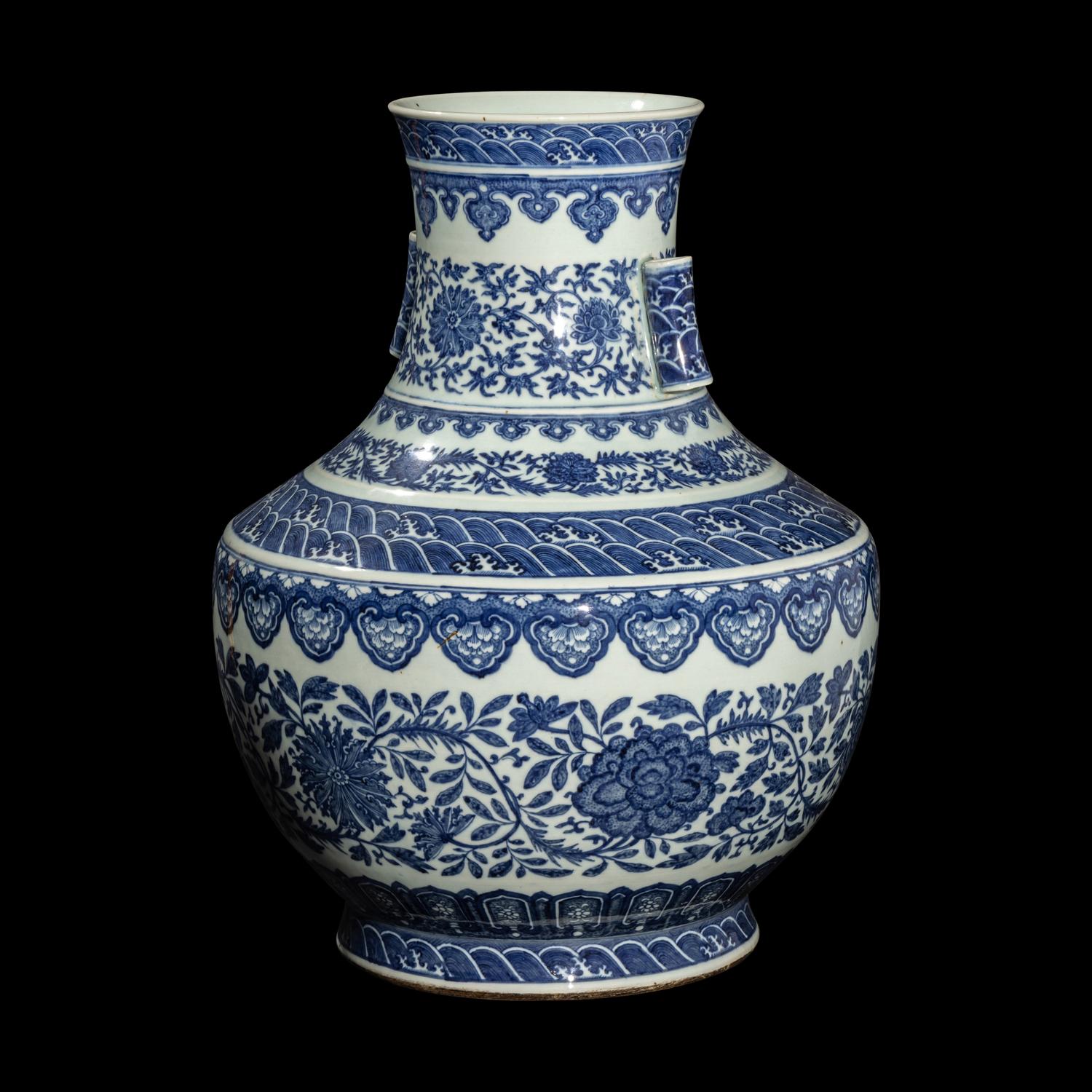 An Impressive Chinese Blue and White Porcelain Hu Vase, Qing Dynasty 清 青花纏枝花卉紋大貫耳壺