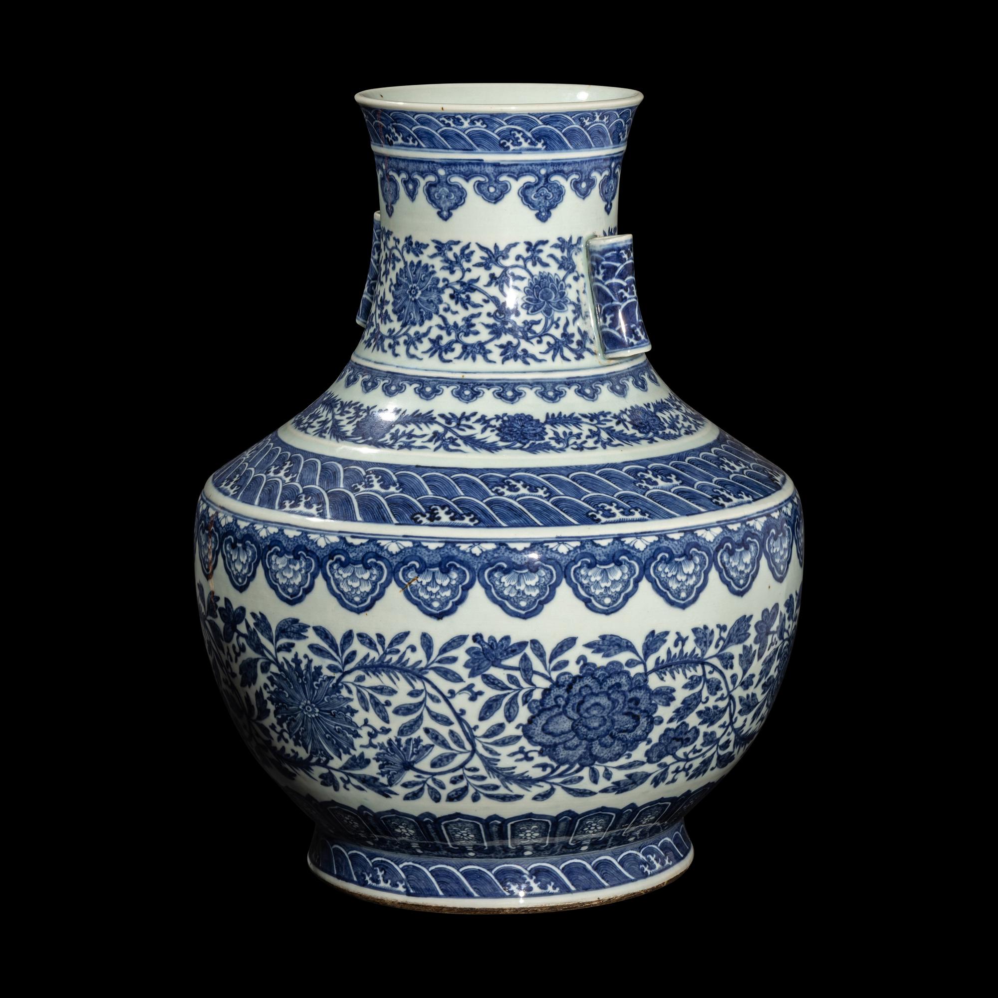 An Impressive Chinese Blue and White Porcelain Hu Vase, Qing Dynasty 清 青花纏枝花卉紋大貫耳壺