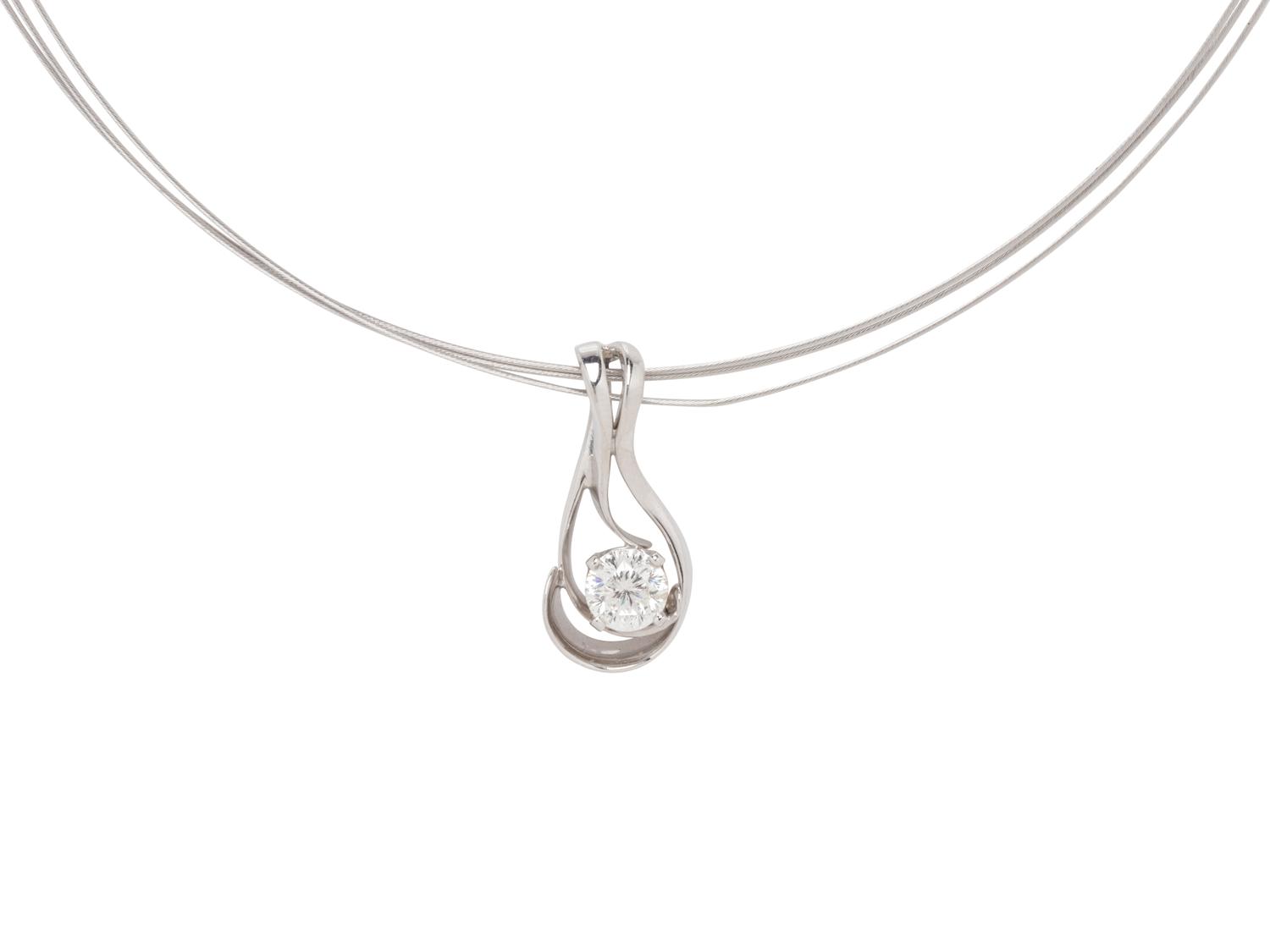 WHITE GOLD AND DIAMOND PENDANT/NECKLACE