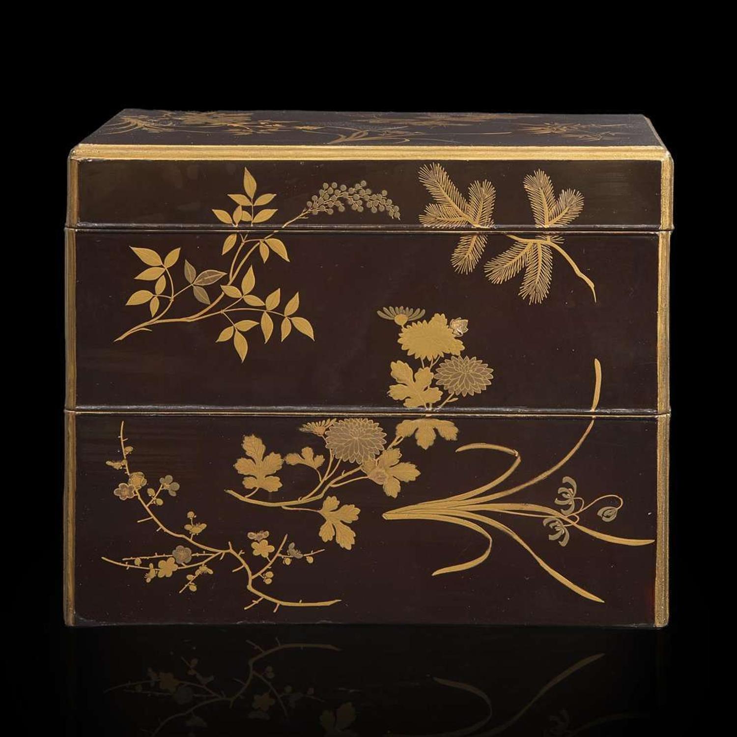 A two-tier Japanese lacquer “incense game” box with accoutrements 日本双层漆盒 Edo period, 18th-19th century ?? ???????