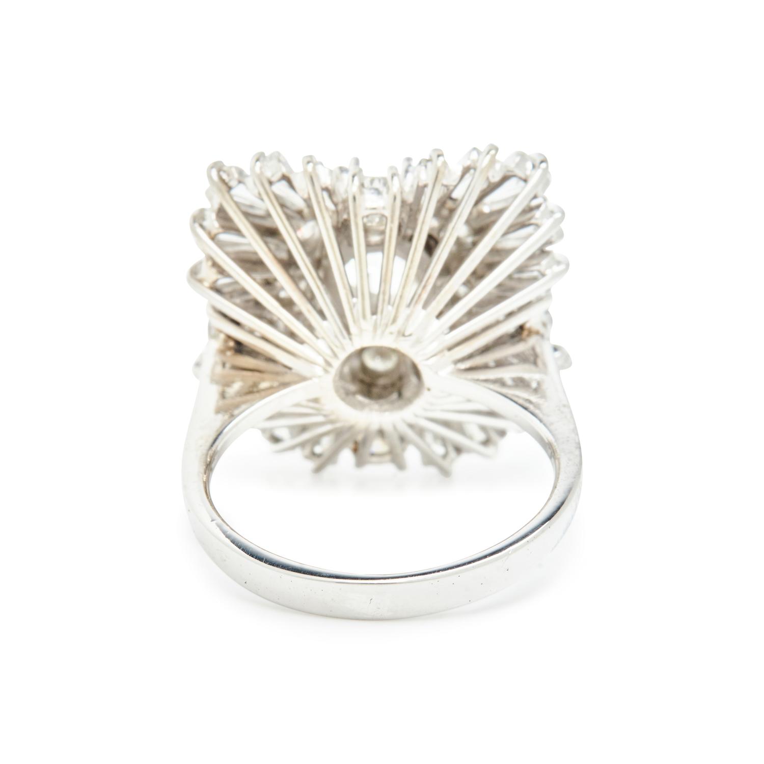 WHITE GOLD AND DIAMOND RING