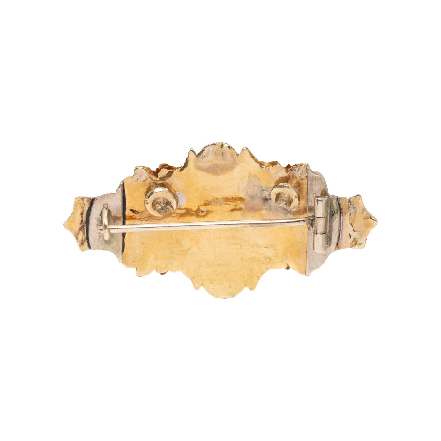 YELLOW GOLD SCROLL MOTIF BROOCH