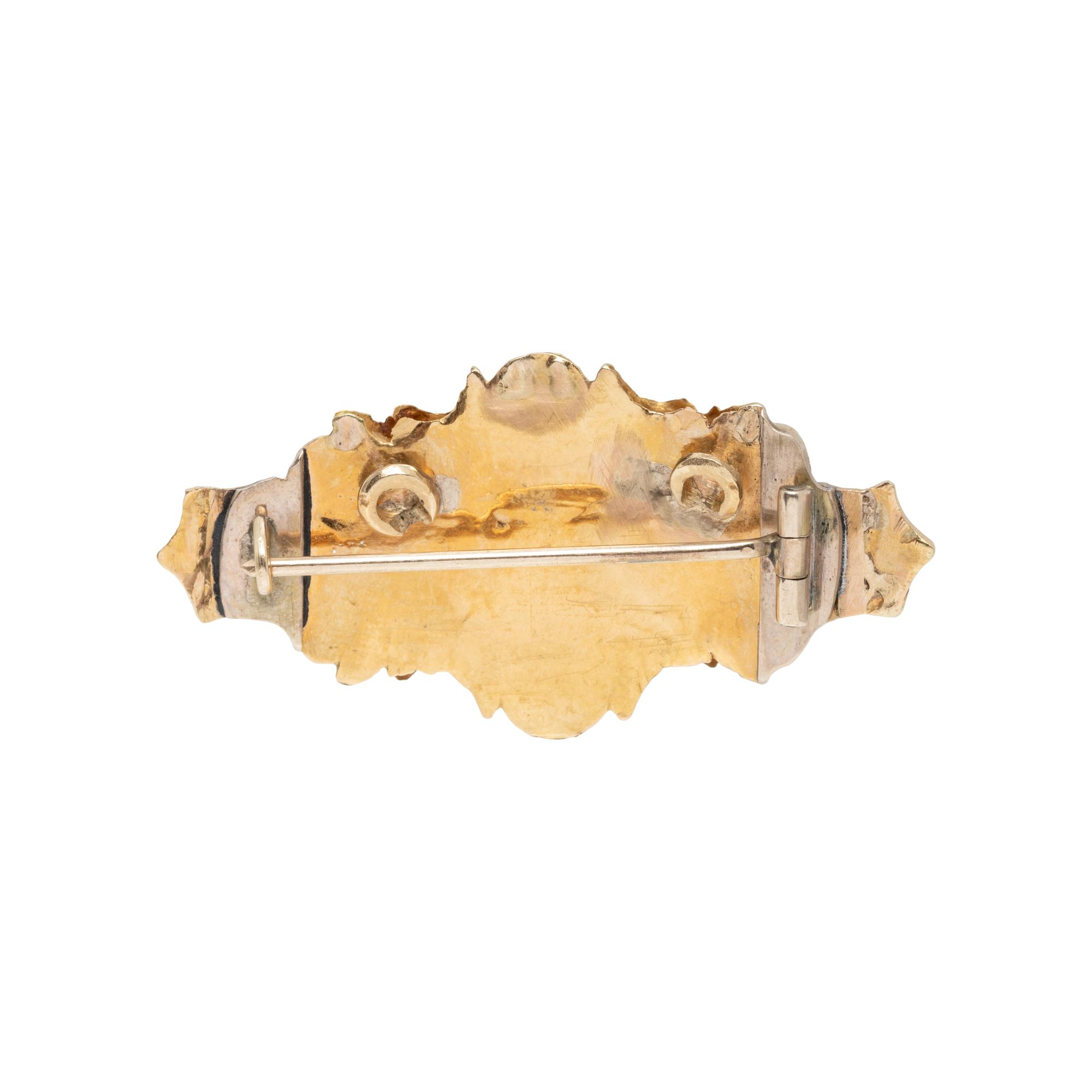 YELLOW GOLD SCROLL MOTIF BROOCH