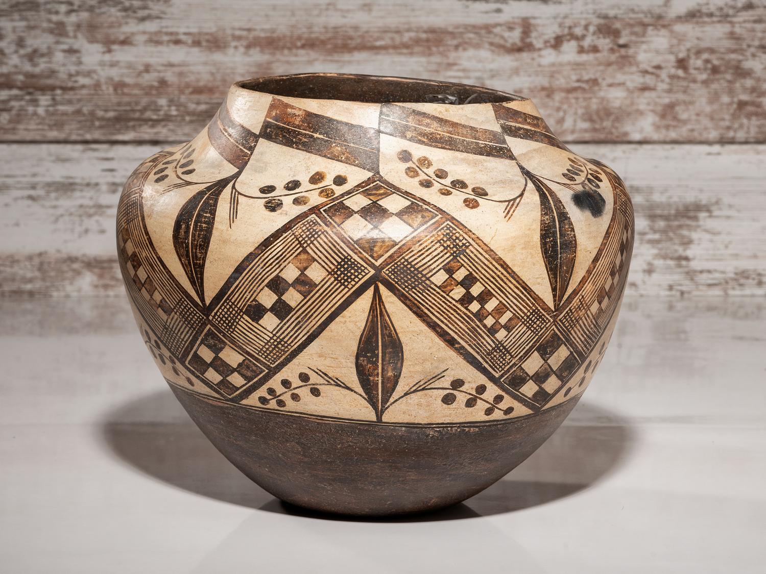 Acoma/Laguna Pottery Jar