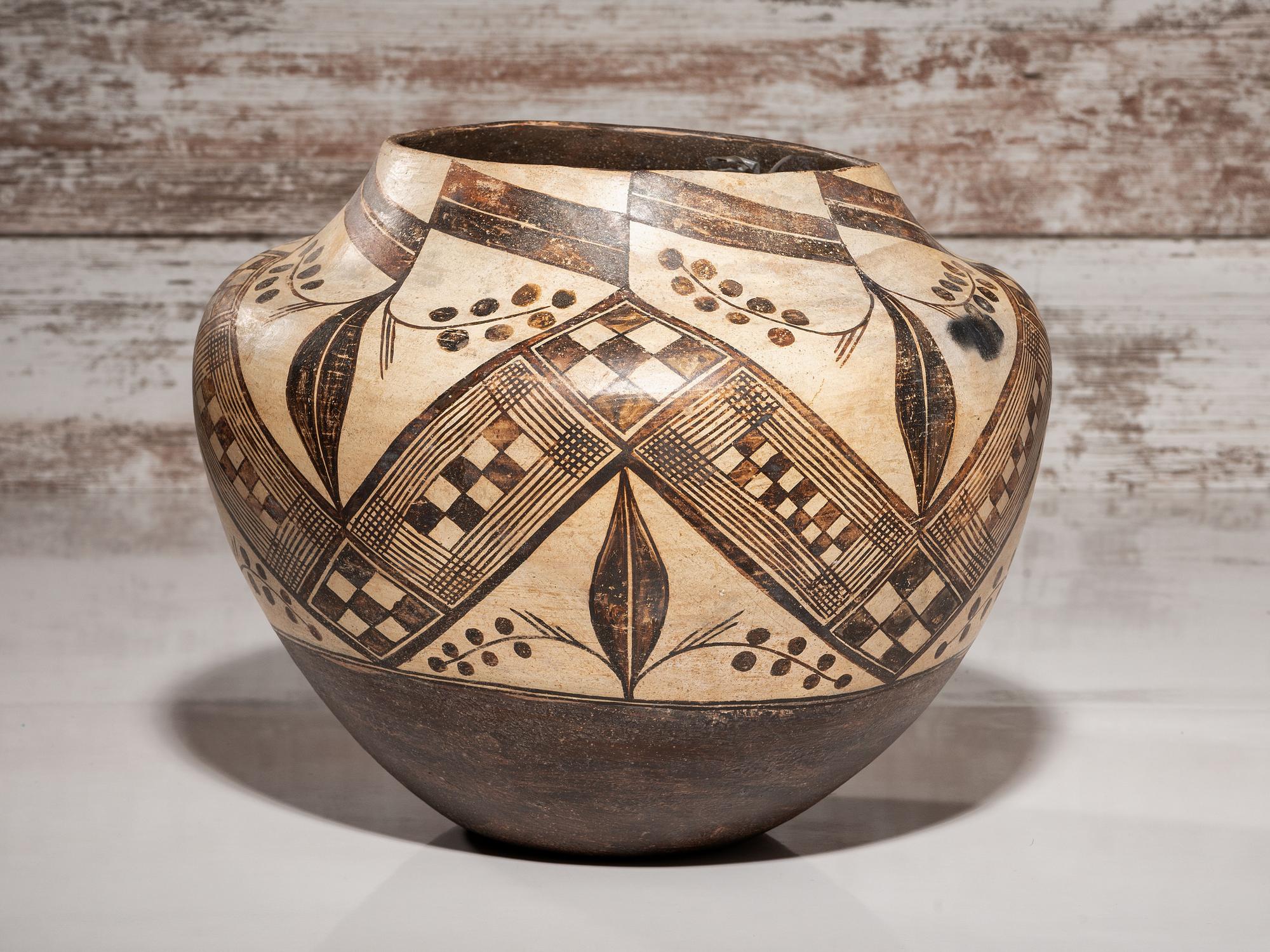 Acoma/Laguna Pottery Jar