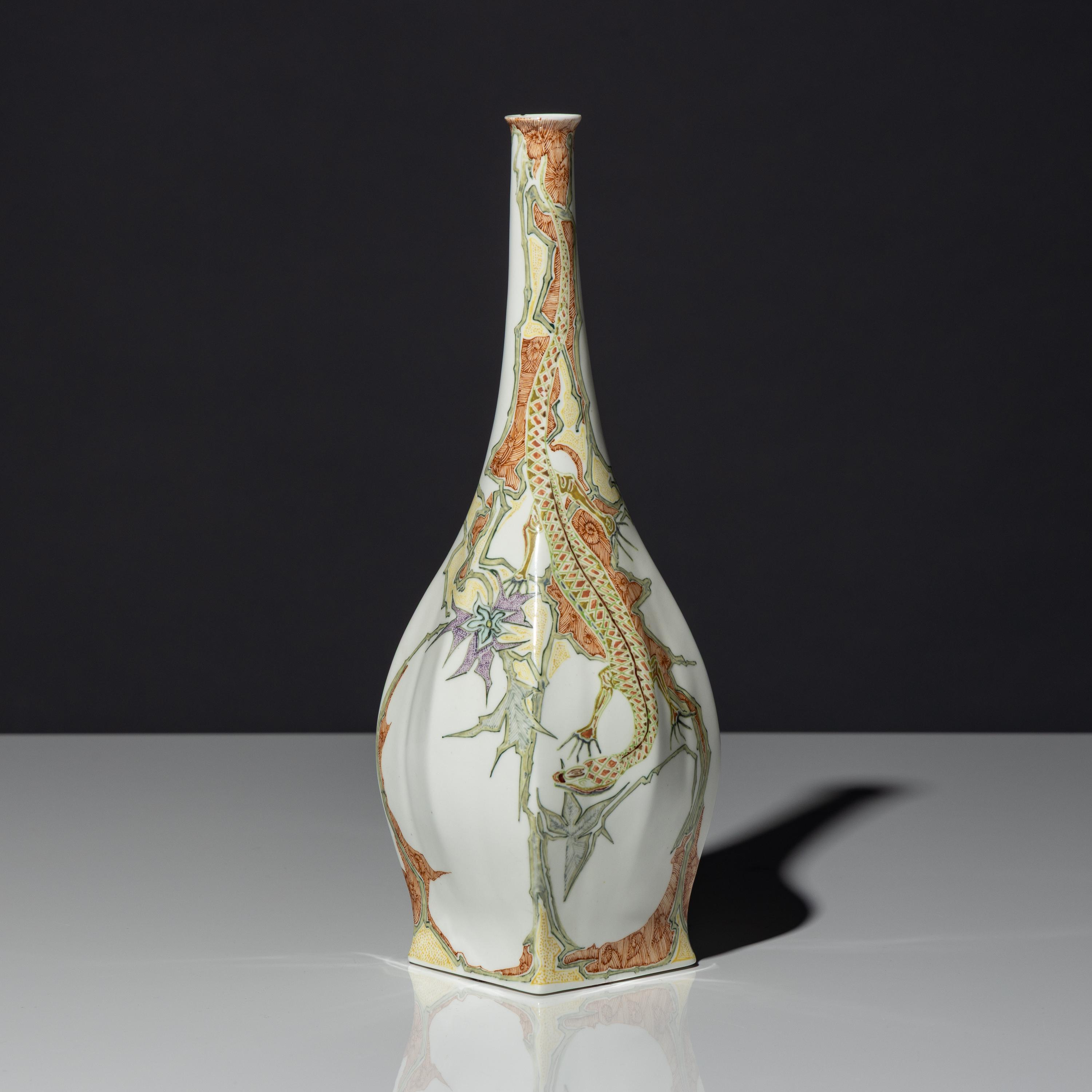 Eggshell porcelain vase with polychrome lizard decor, model 89
