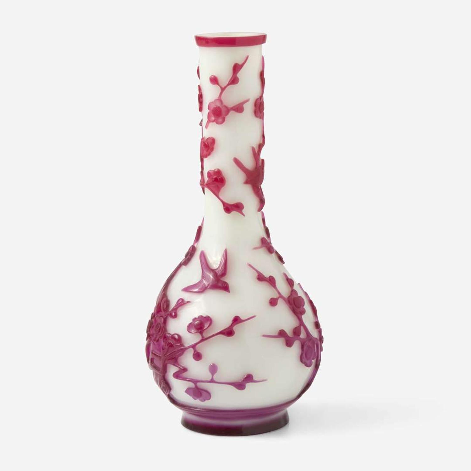 A Chinese red and white overlay glass bottle vase 白地套紅琉璃淨瓶 Qing dynasty, 19th century ? ????