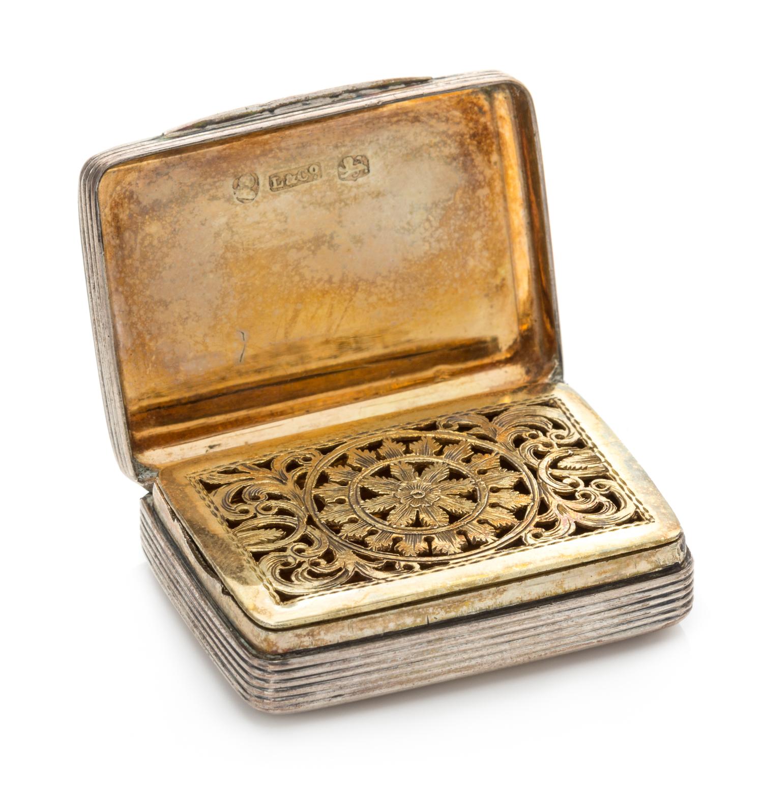 A George IV Silver Vinaigrette, John Lawrence & Co., Birmingham, 1823, the lid having engine turned decoration centered by a monogramme