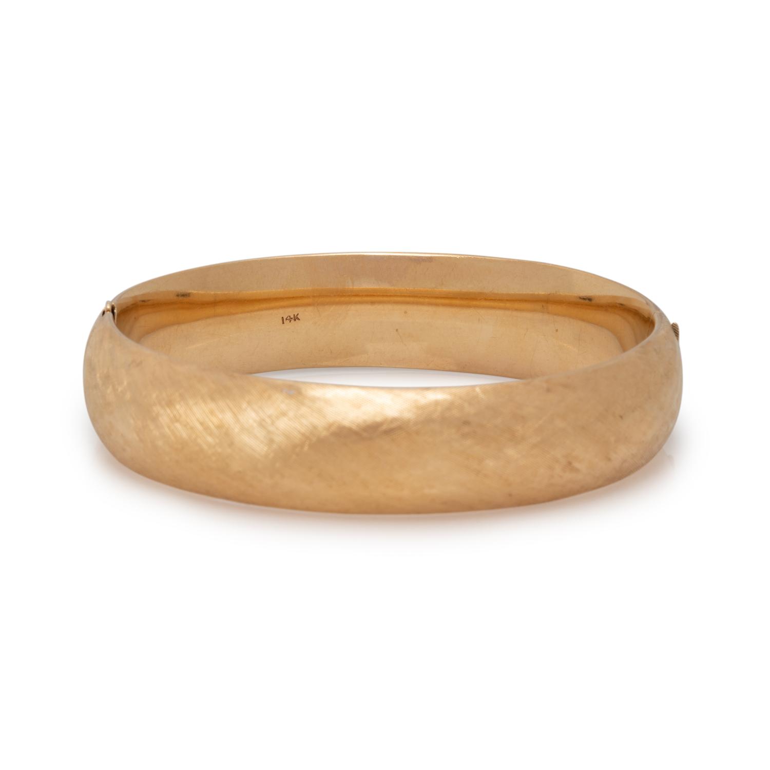 YELLOW GOLD AND SYNTHETIC TURQUOISE BANGLE BRACELET