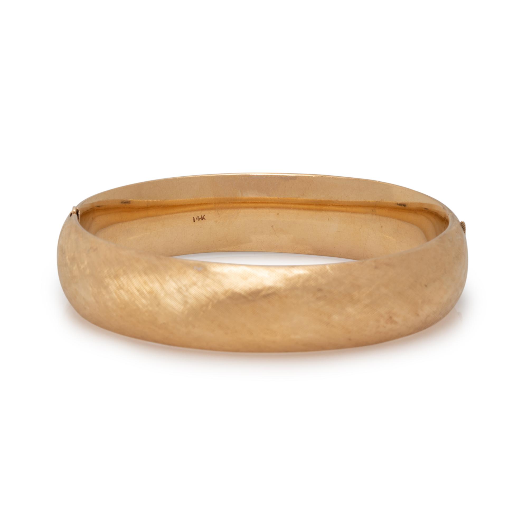 YELLOW GOLD AND SYNTHETIC TURQUOISE BANGLE BRACELET