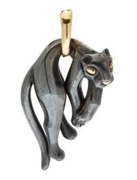 An 18 Karat Yellow Gold and Hematite Panther Pendant, Cartier, 17.90 dwts.