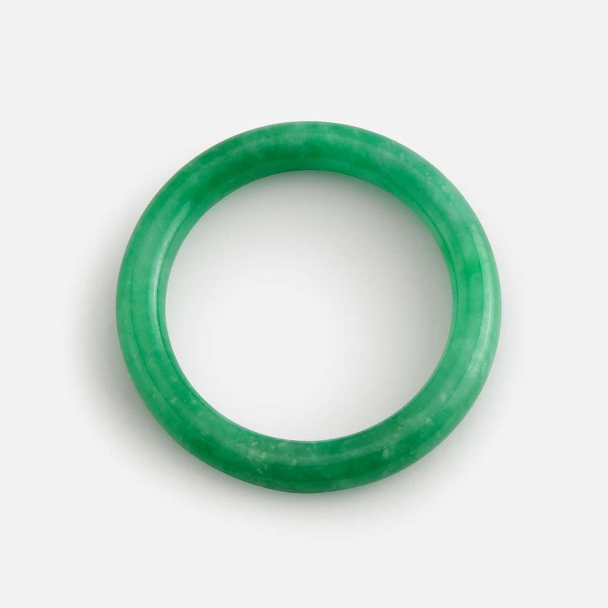 A Chinese jadeite circular bangle 翡翠圆条手镯一件