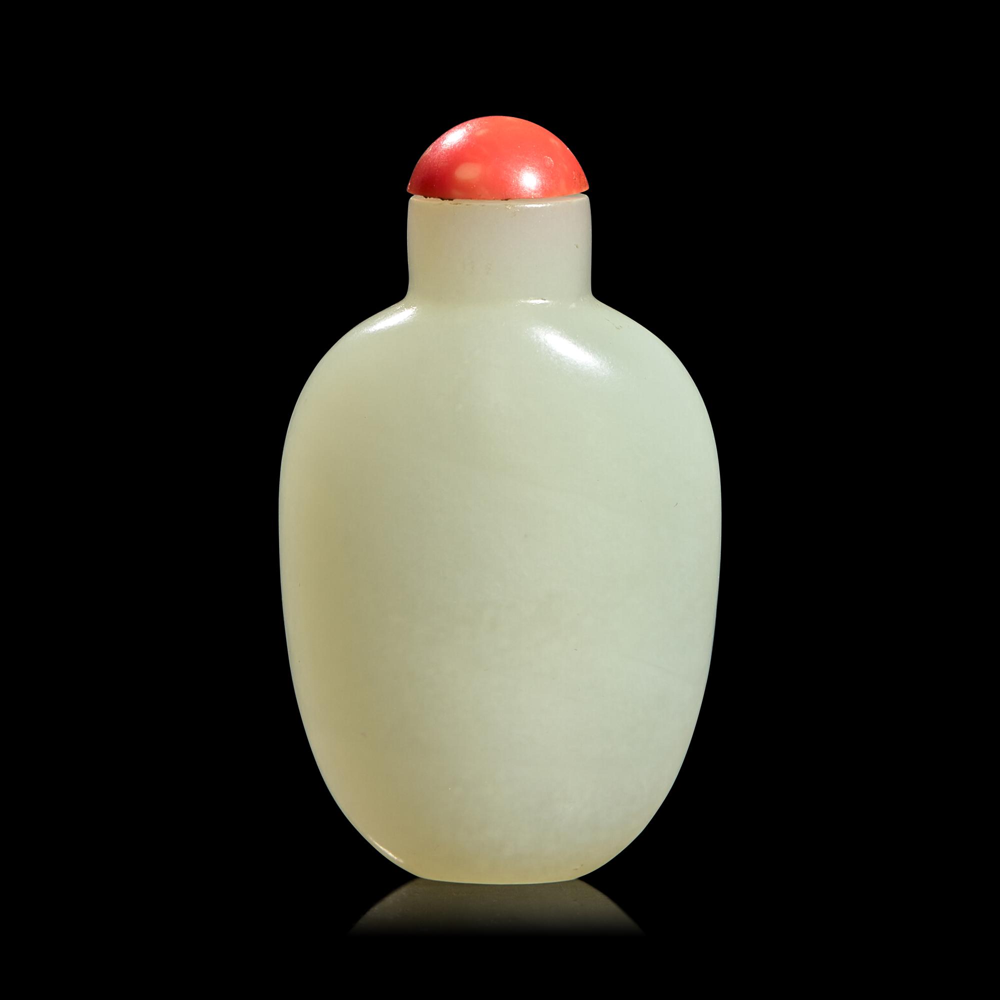 A Chinese Pale Celadon Jade Snuff Bottle, 19th Century — 清晚期 青白玉素面鼻煙壺