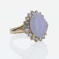 An 18K Lavender Jade Ring