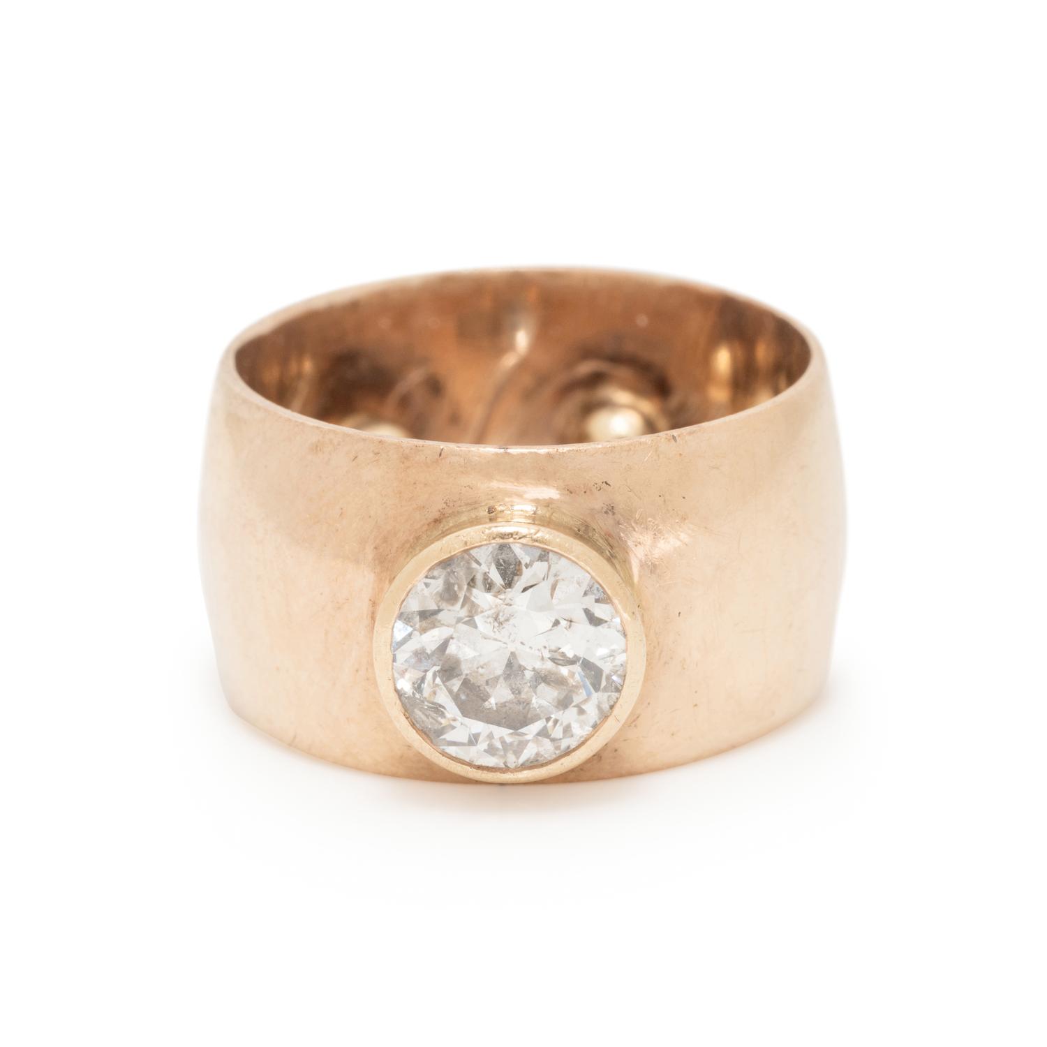 YELLOW GOLD AND DIAMOND RING
