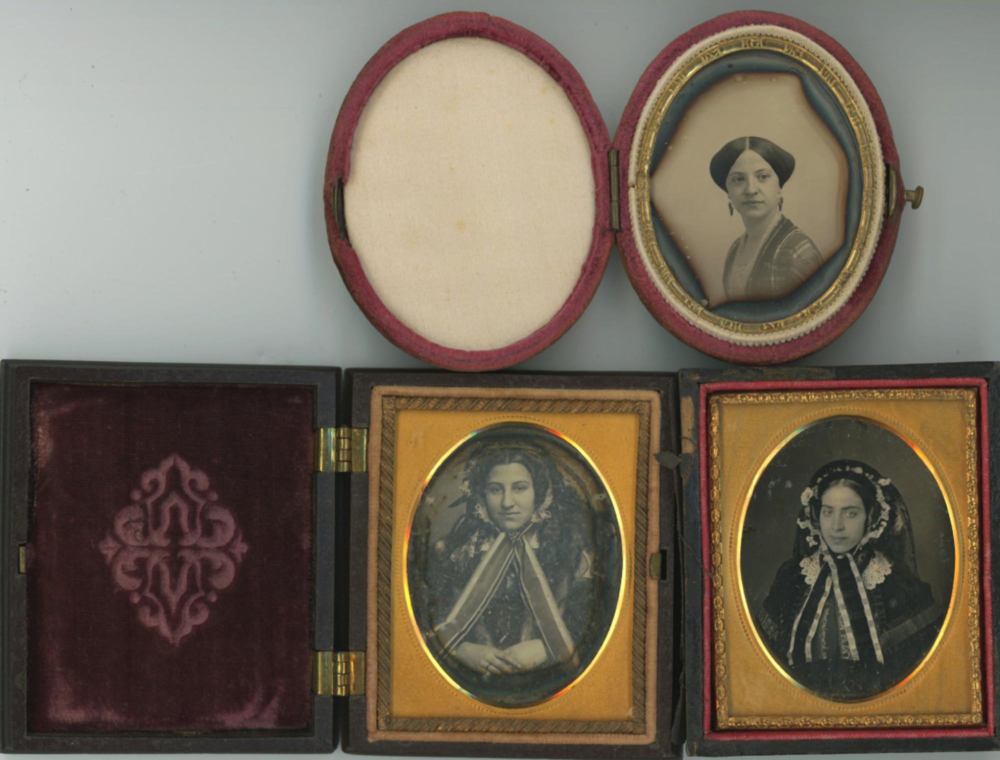 [Daguerreotype] Three Victorian Beauties