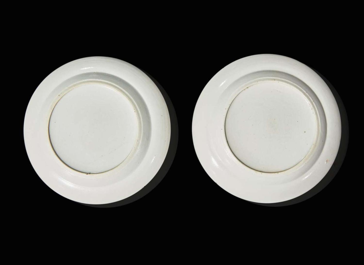A pair of Chinese famille rose "Wushuangpu" plates, 19th century 無雙譜盤一對 十九世紀