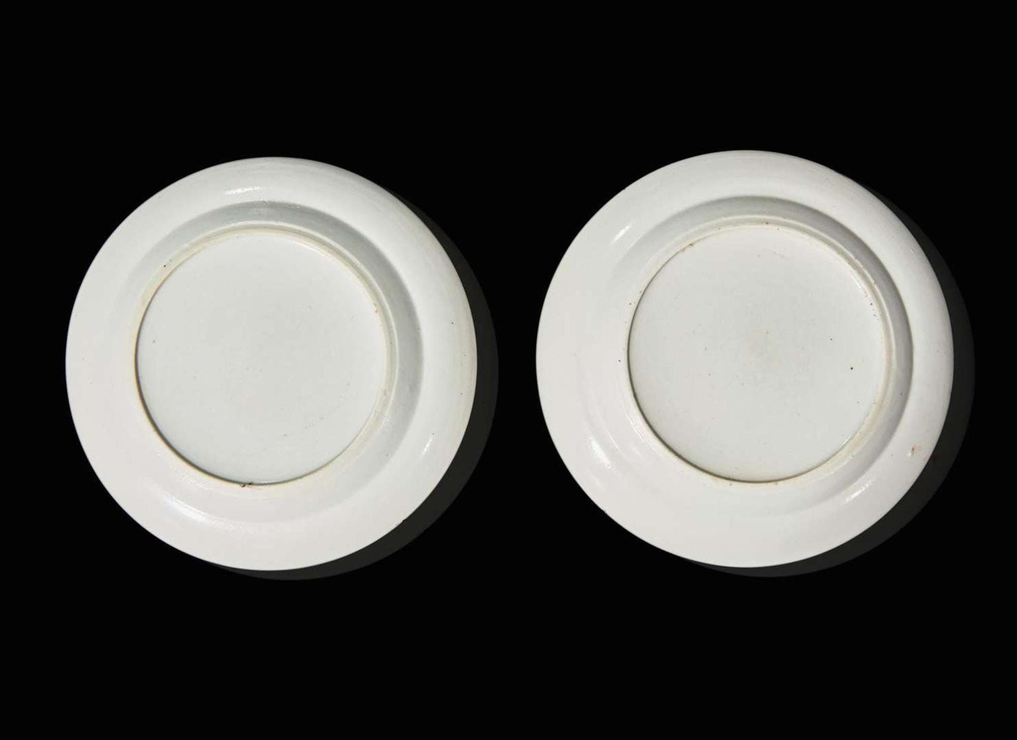 A pair of Chinese famille rose "Wushuangpu" plates, 19th century 無雙譜盤一對 十九世紀