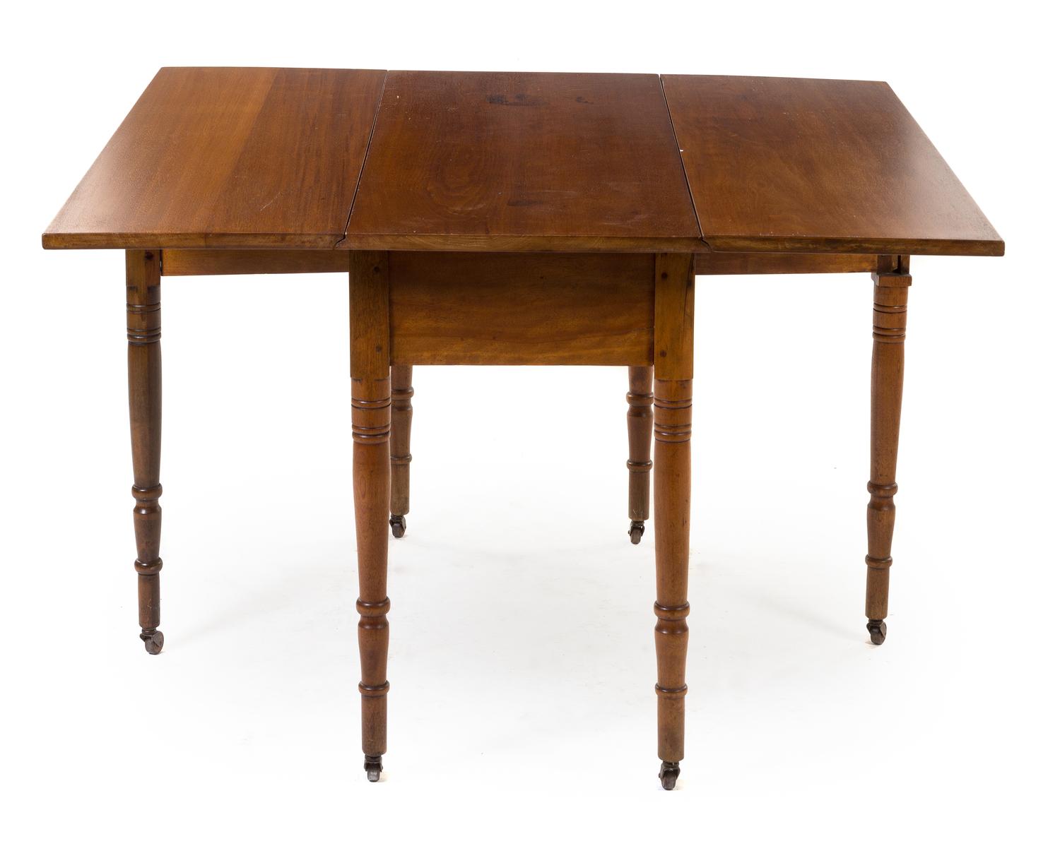 An American Maple Drop Leaf Table Height 28 1/2 x width 44 1/2 x depth 18 inches (closed). — 19TH/20TH CENTURY