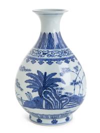 A Blue and White Porcelain Porcelain Vase, Yuhuchunping Height 11 1/4 inches.