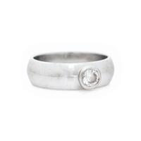 WHITE GOLD AND DIAMOND RING