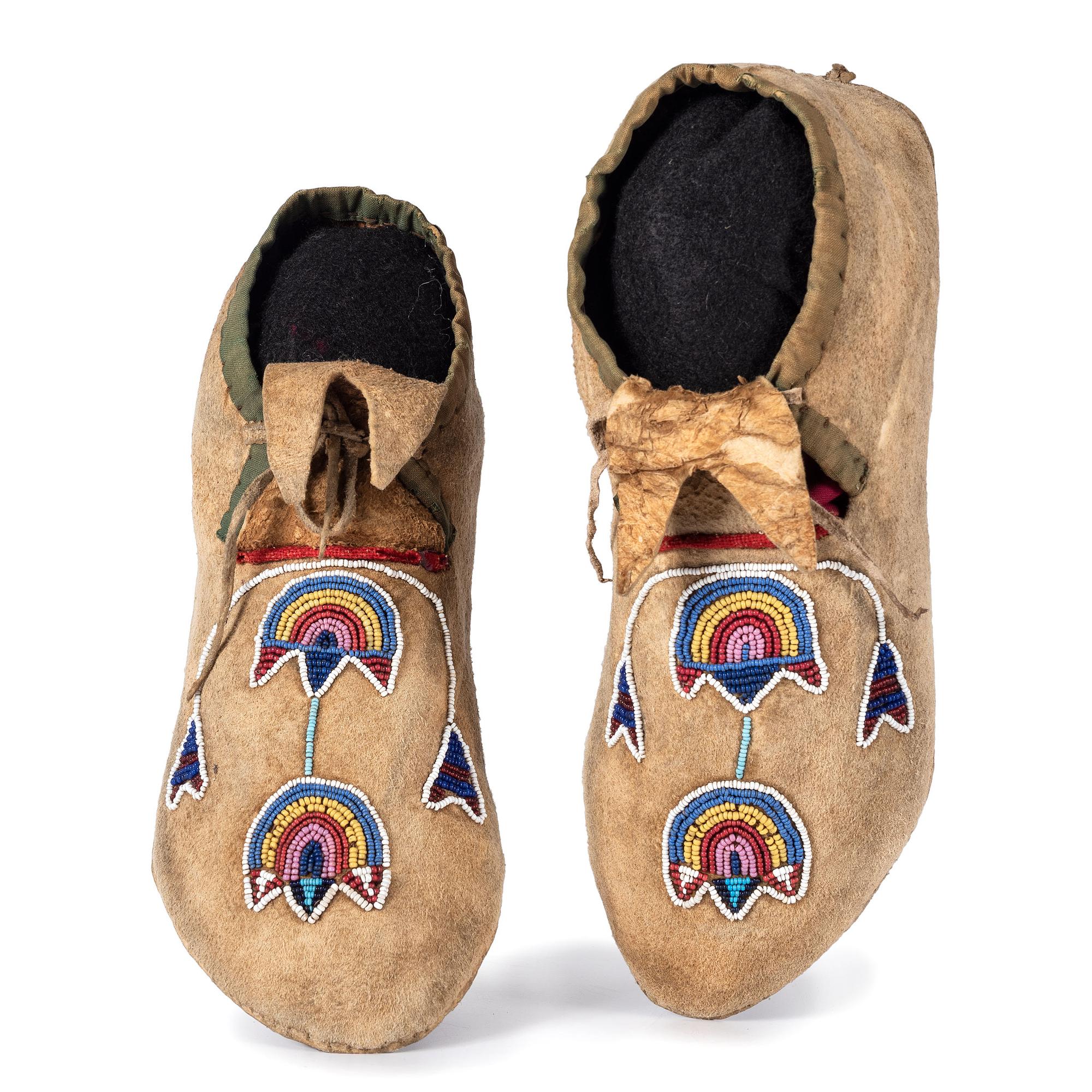 Apsáalooke (Crow) Beaded Hide Moccasins
