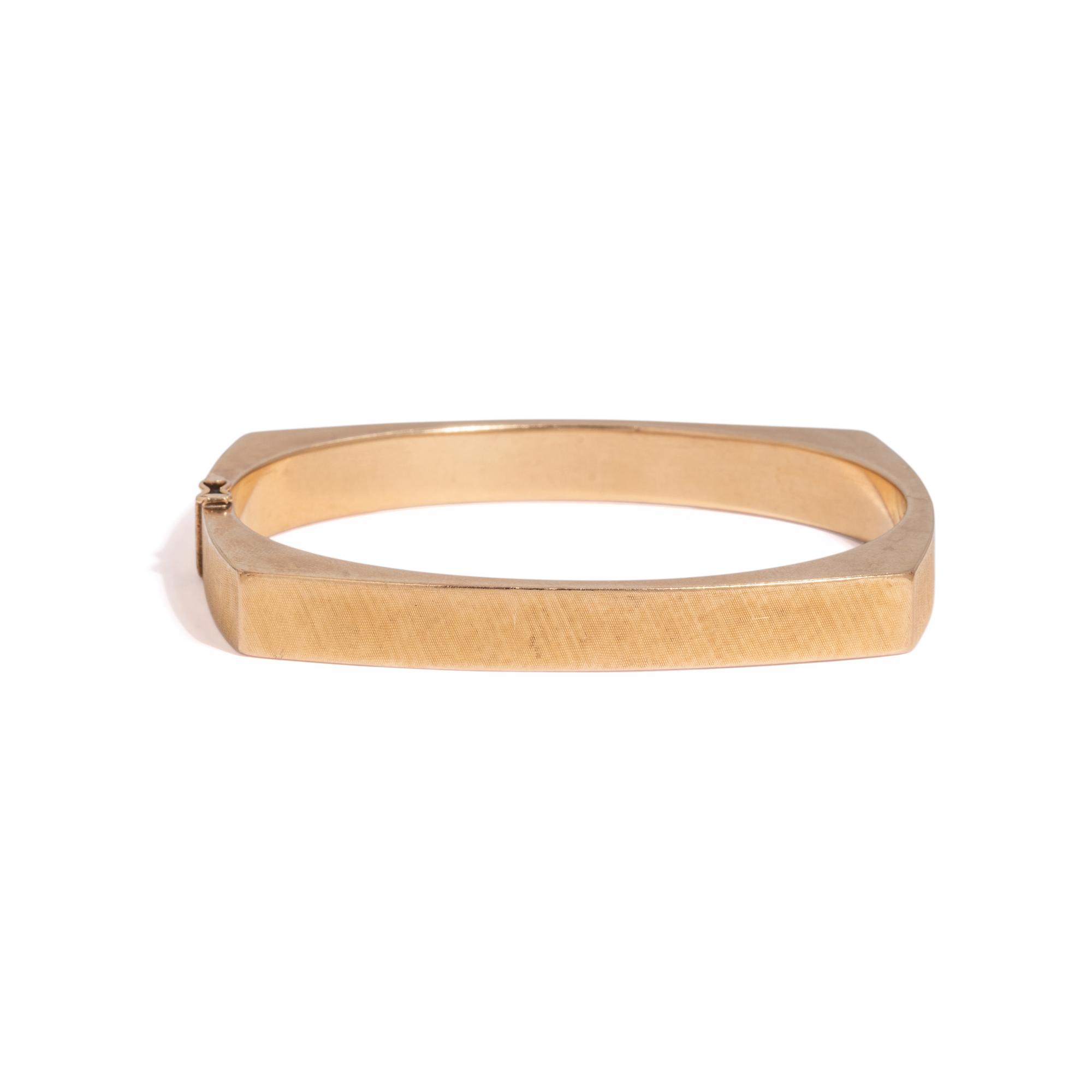 YELLOW GOLD GEOMETRIC BANGLE BRACELET